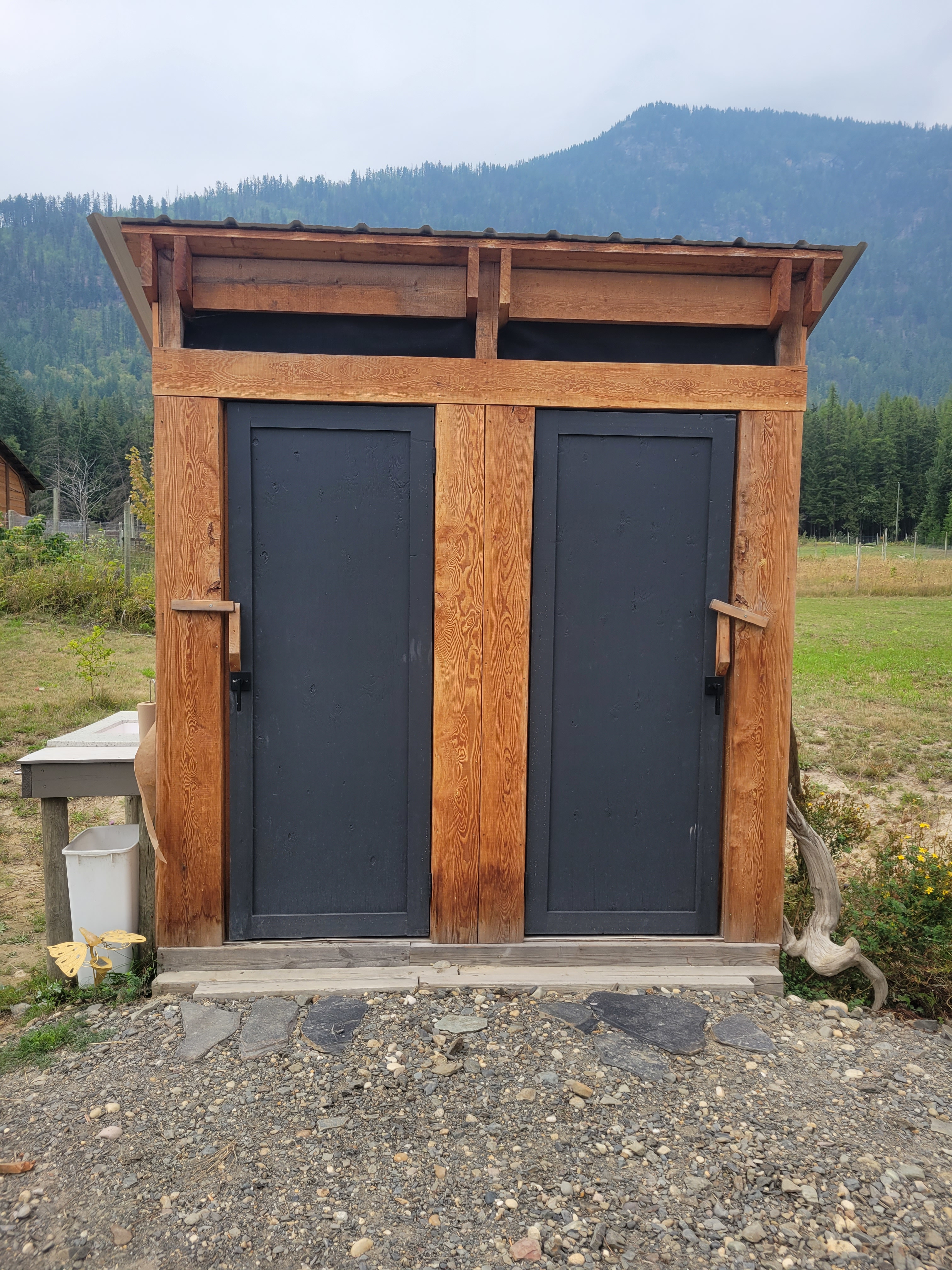 Kootenay Born retreat by Arrow lake