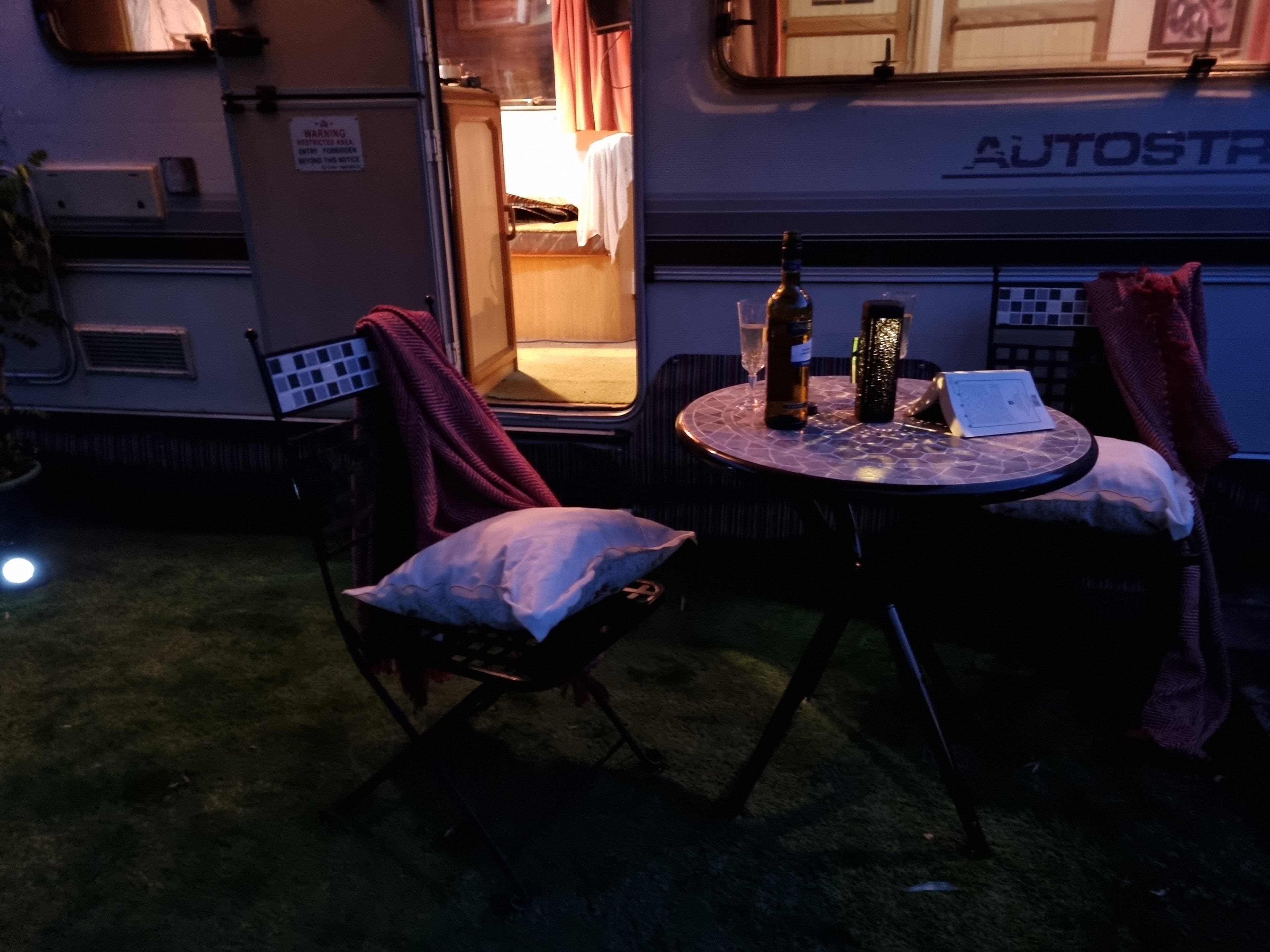 Enjoy your evening meal outside and an evening drink.