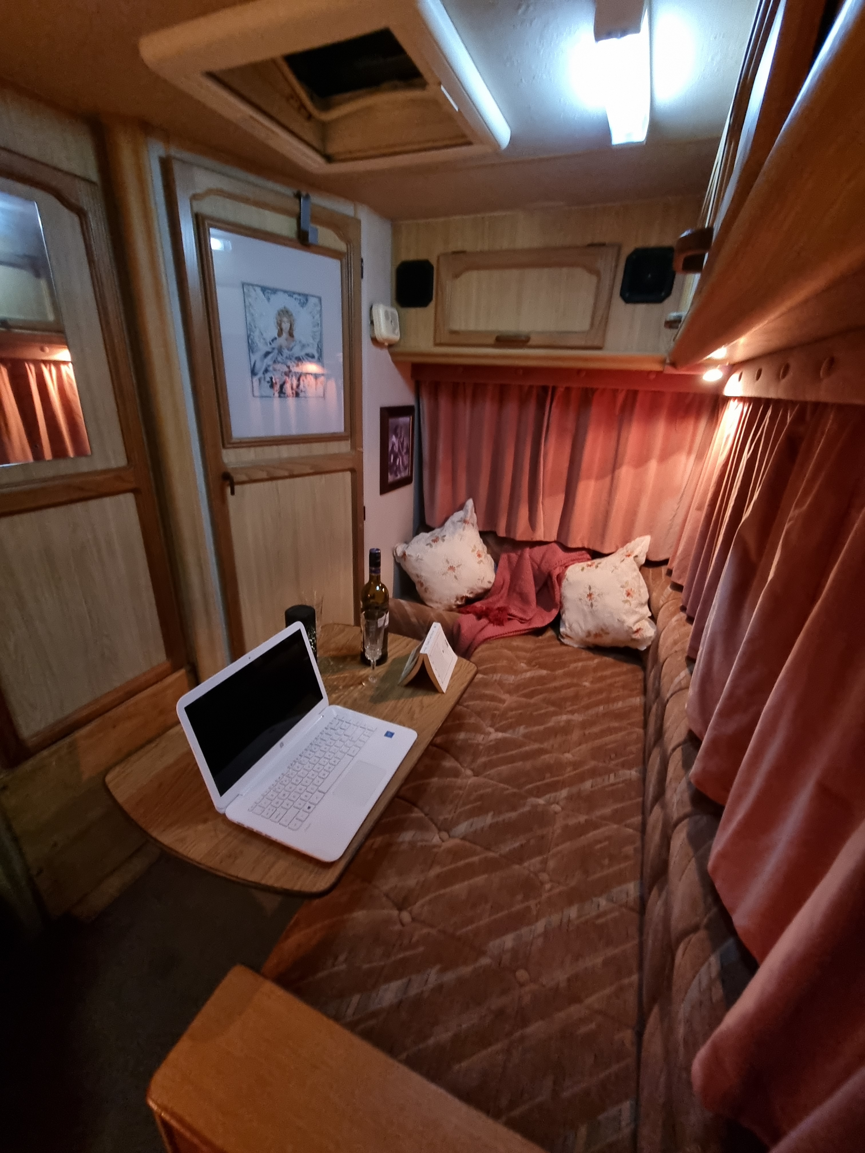 If you need to work or be online, there is WiFi, and the table to work on, you can also dine on the table, this table can also be taken away.