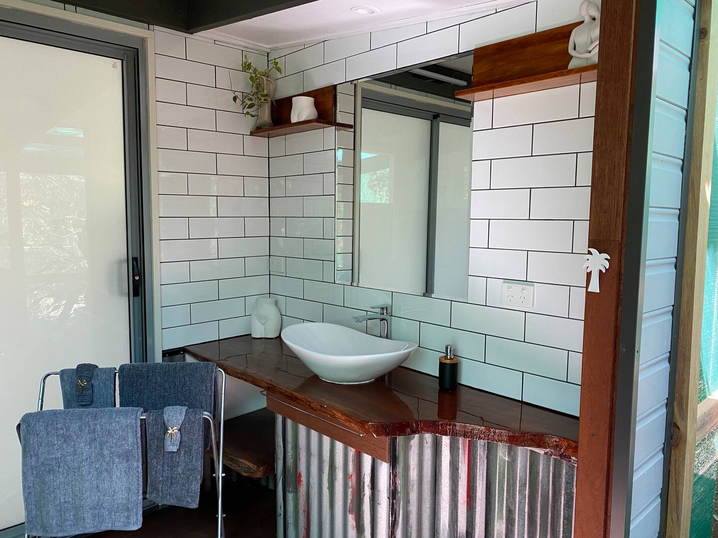 Magnetic Naturally  Island Cabin