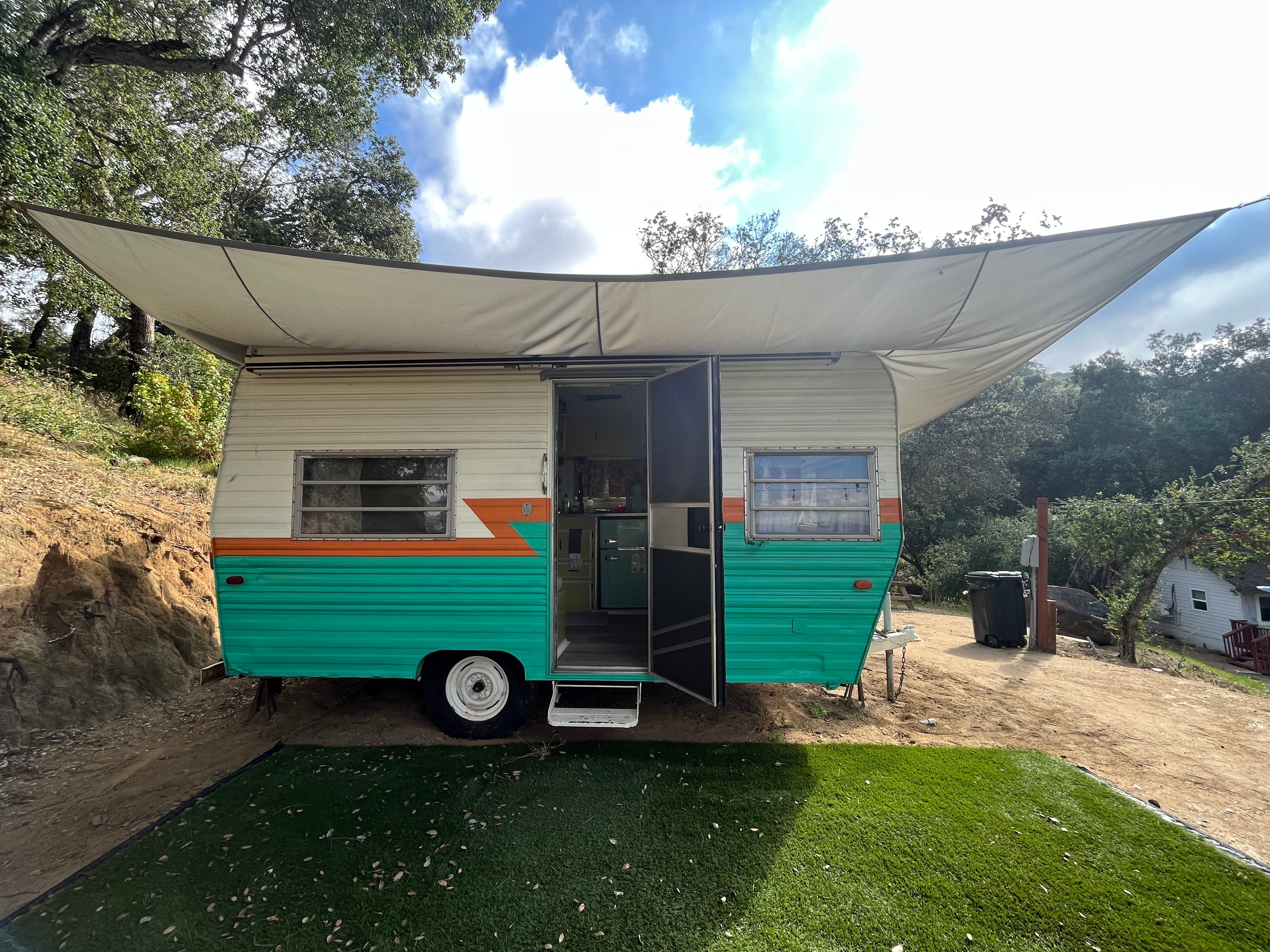 Hideout Mountain Lodge