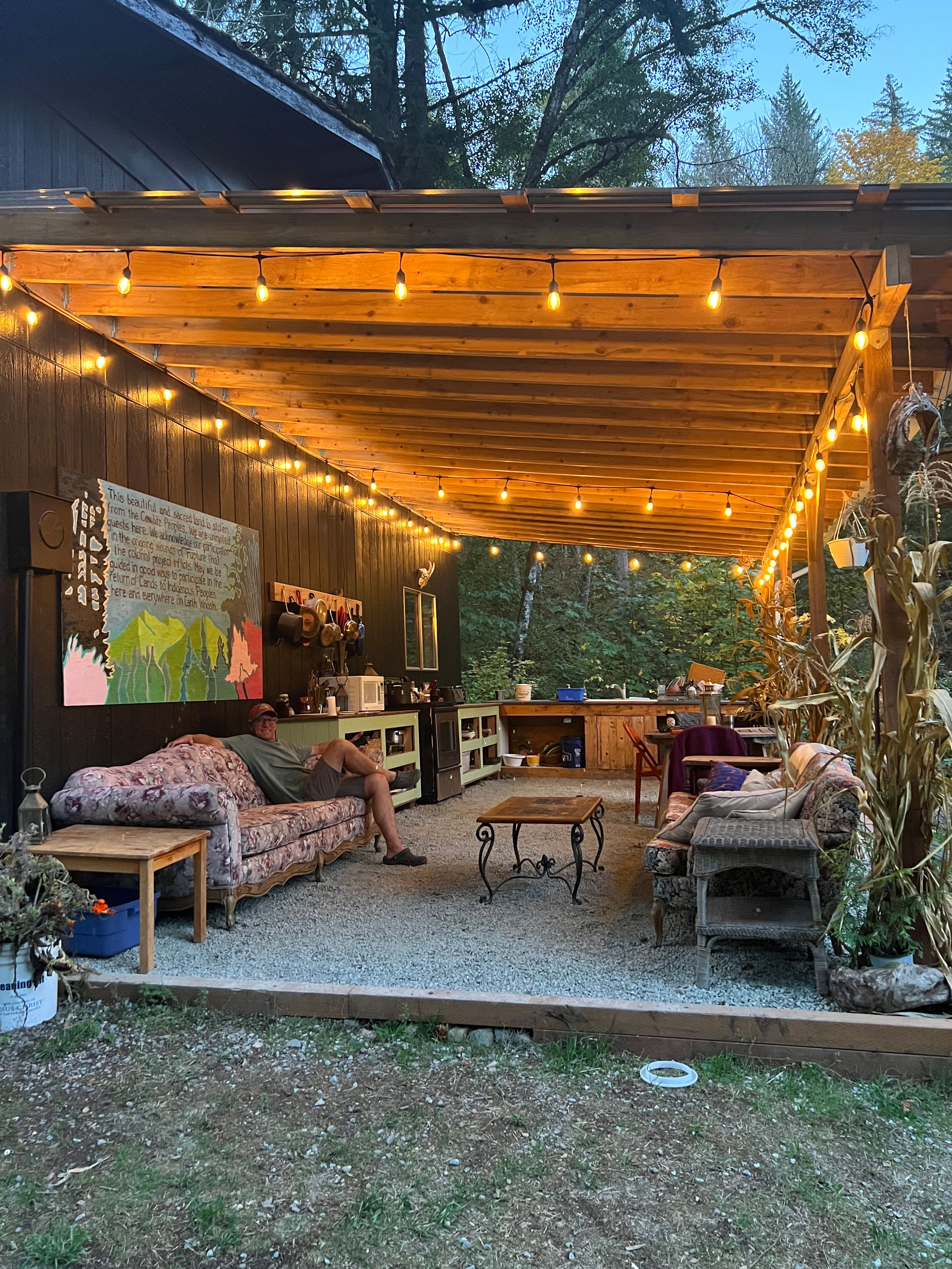 Outdoor kitchen/living space