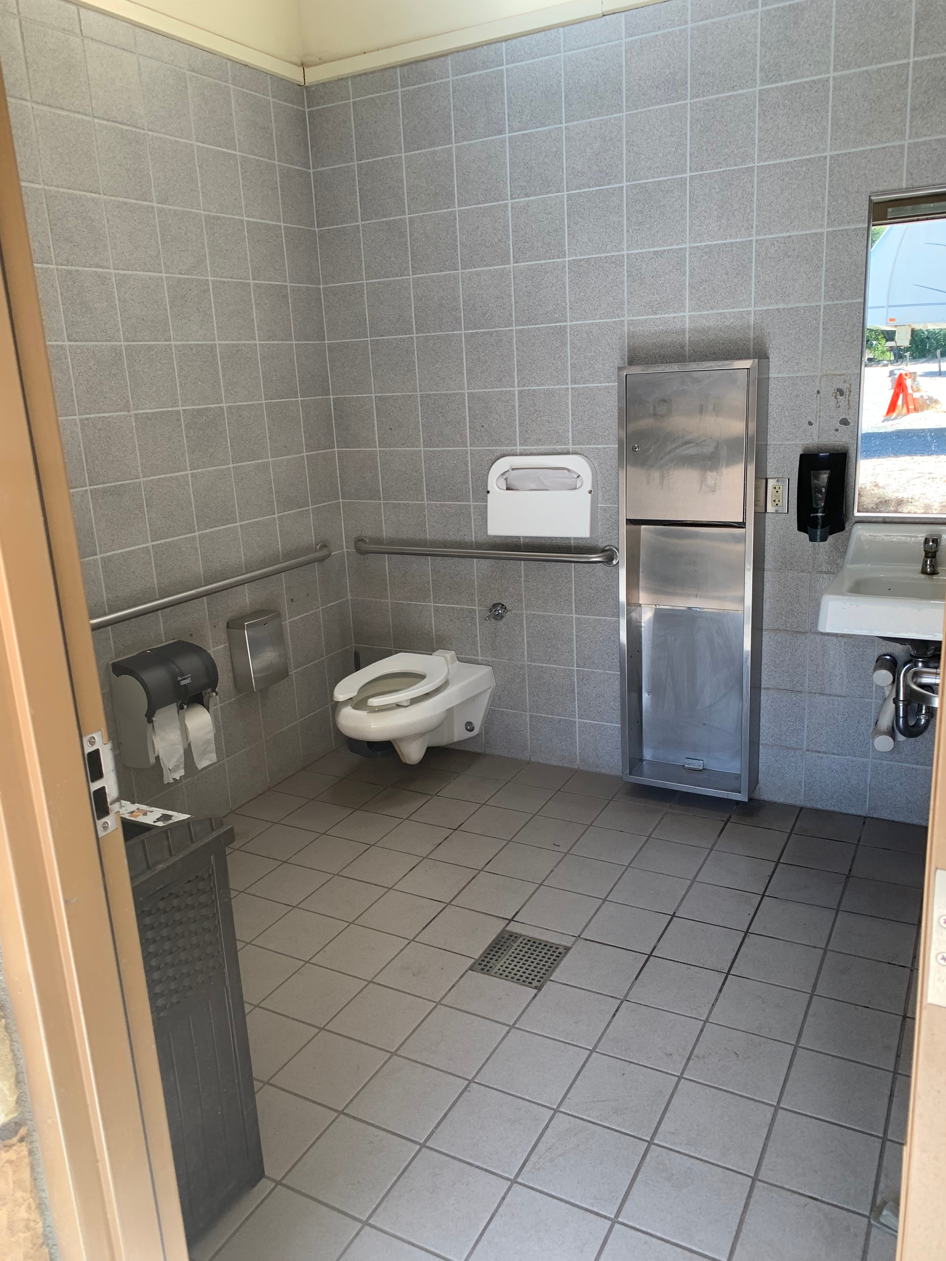 Clean restroom 