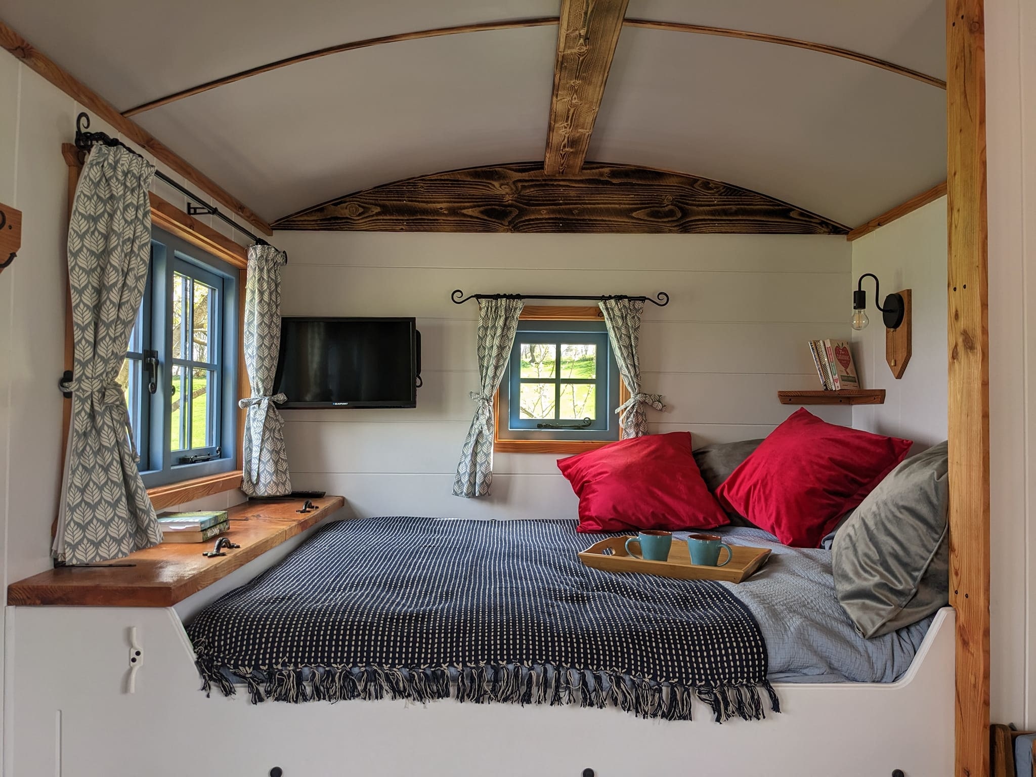King size cabin bed