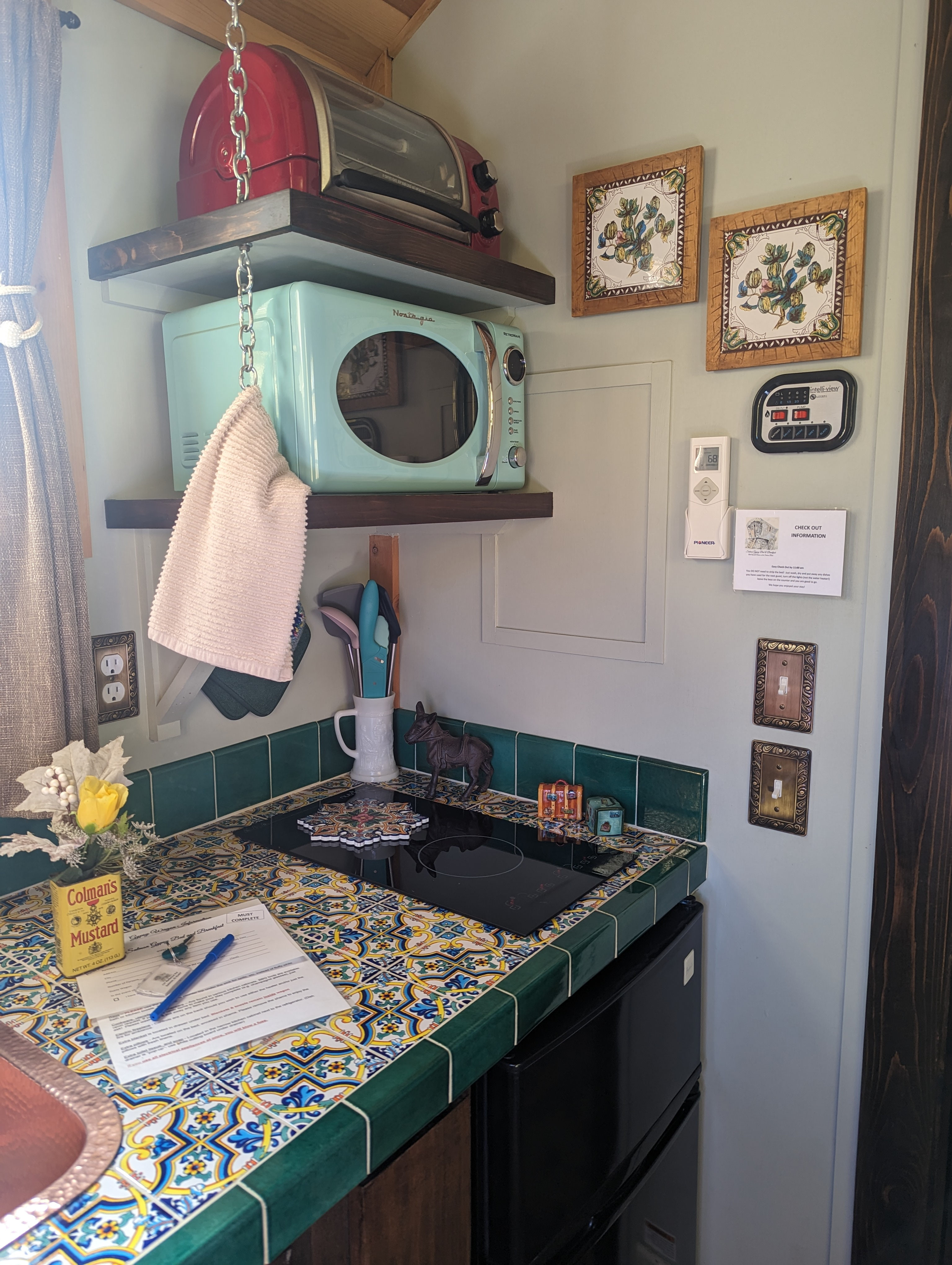 Salmon Gypsy B&B & Mini-Donkey Ranch