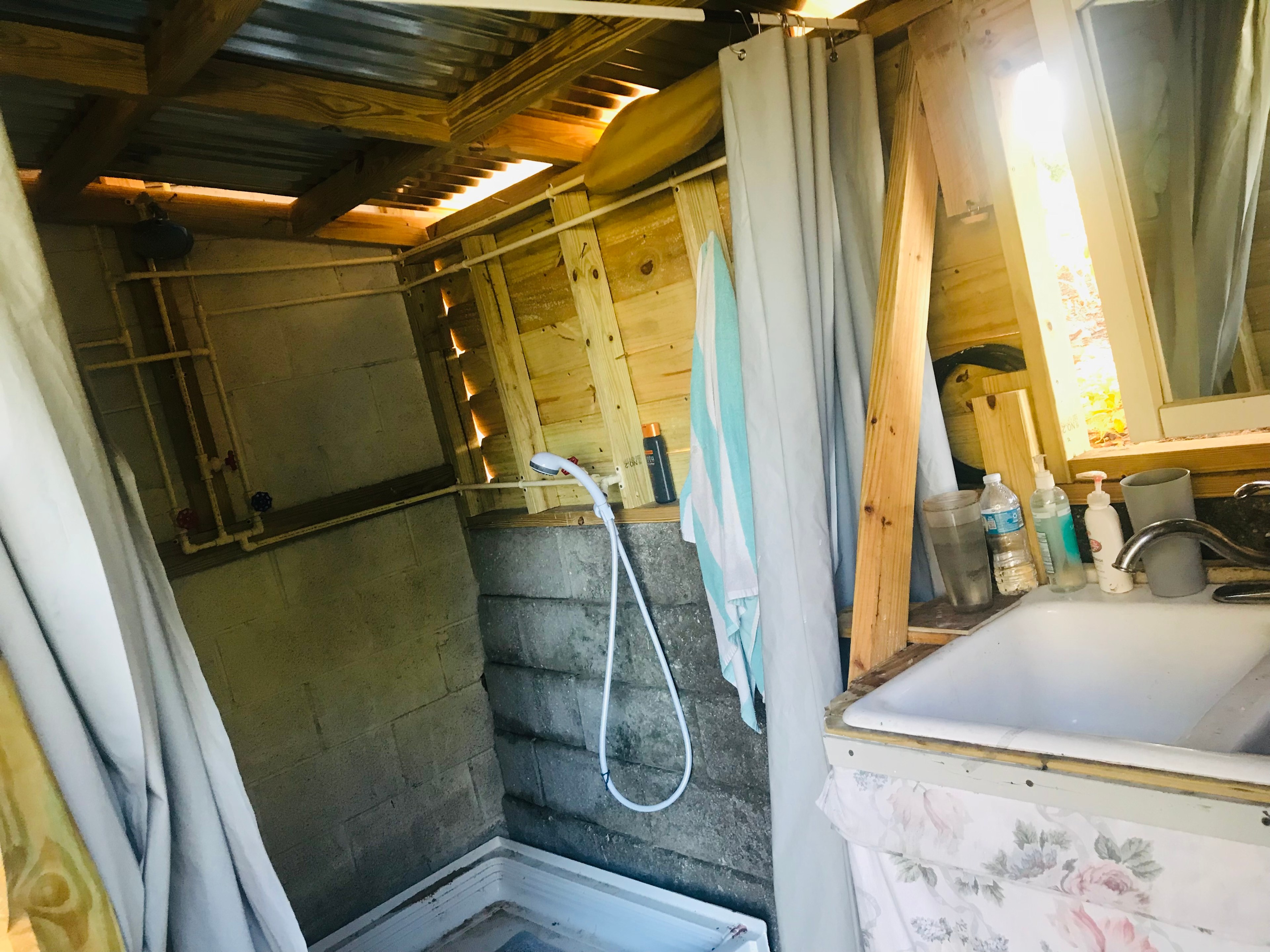 Groovy Grove n lovely lake Camp