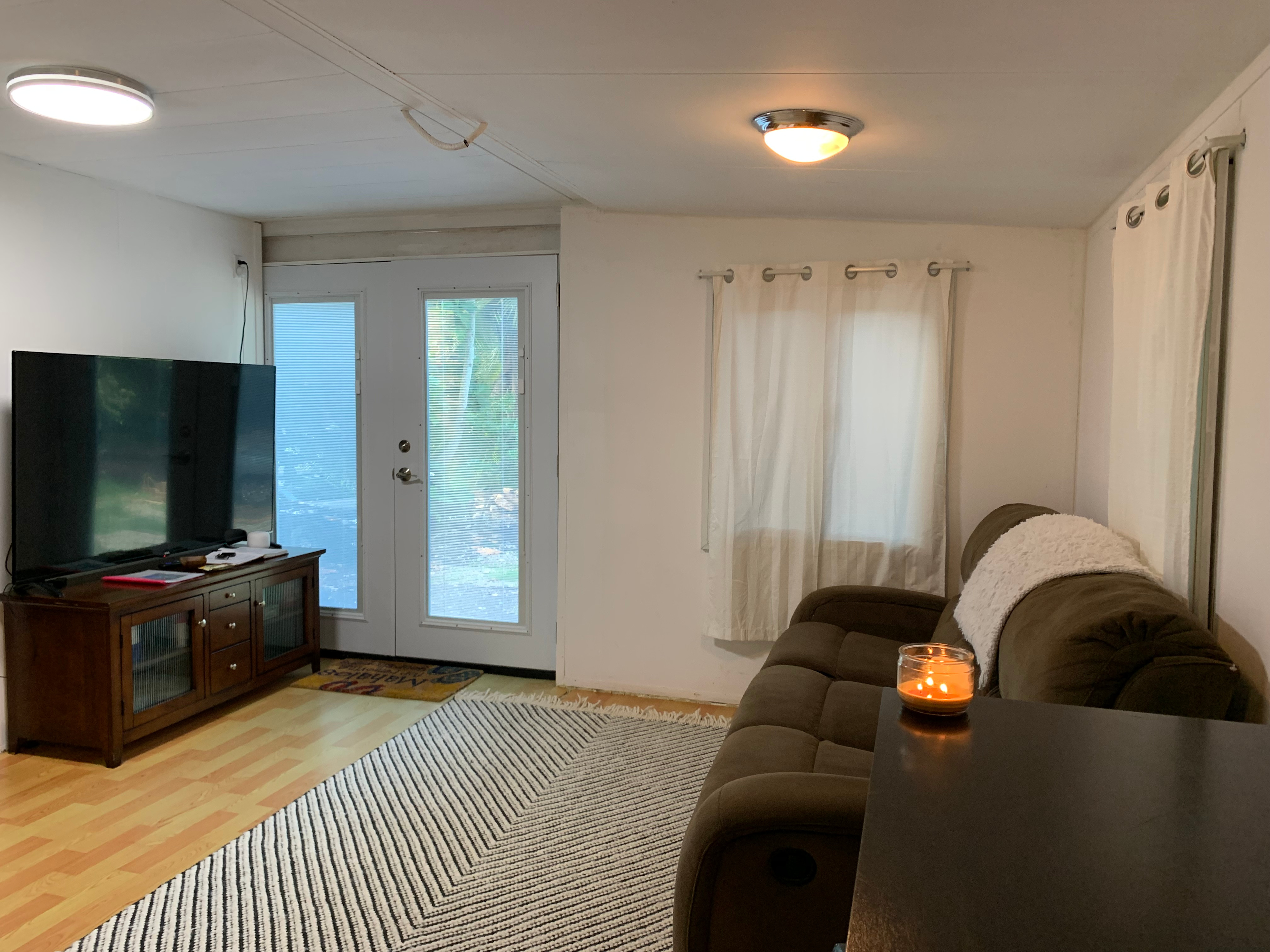 Large TV. Sign in guest book.Welcome guide w/ recommendations,chocolate:) & Wifi