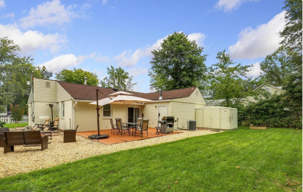 Backyard side view on the right