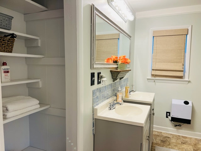 Bath towels, hot tub towels, wash cloths , hand towels, hair dryer, hair straightening iron and some other little personal hygiene products are all available for you