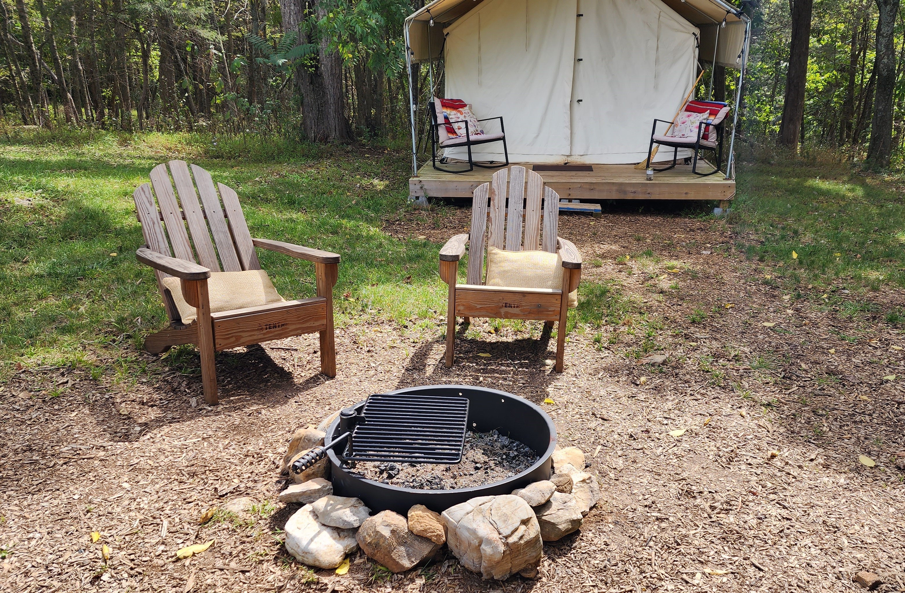 Sturdy firepit with cooking grate.