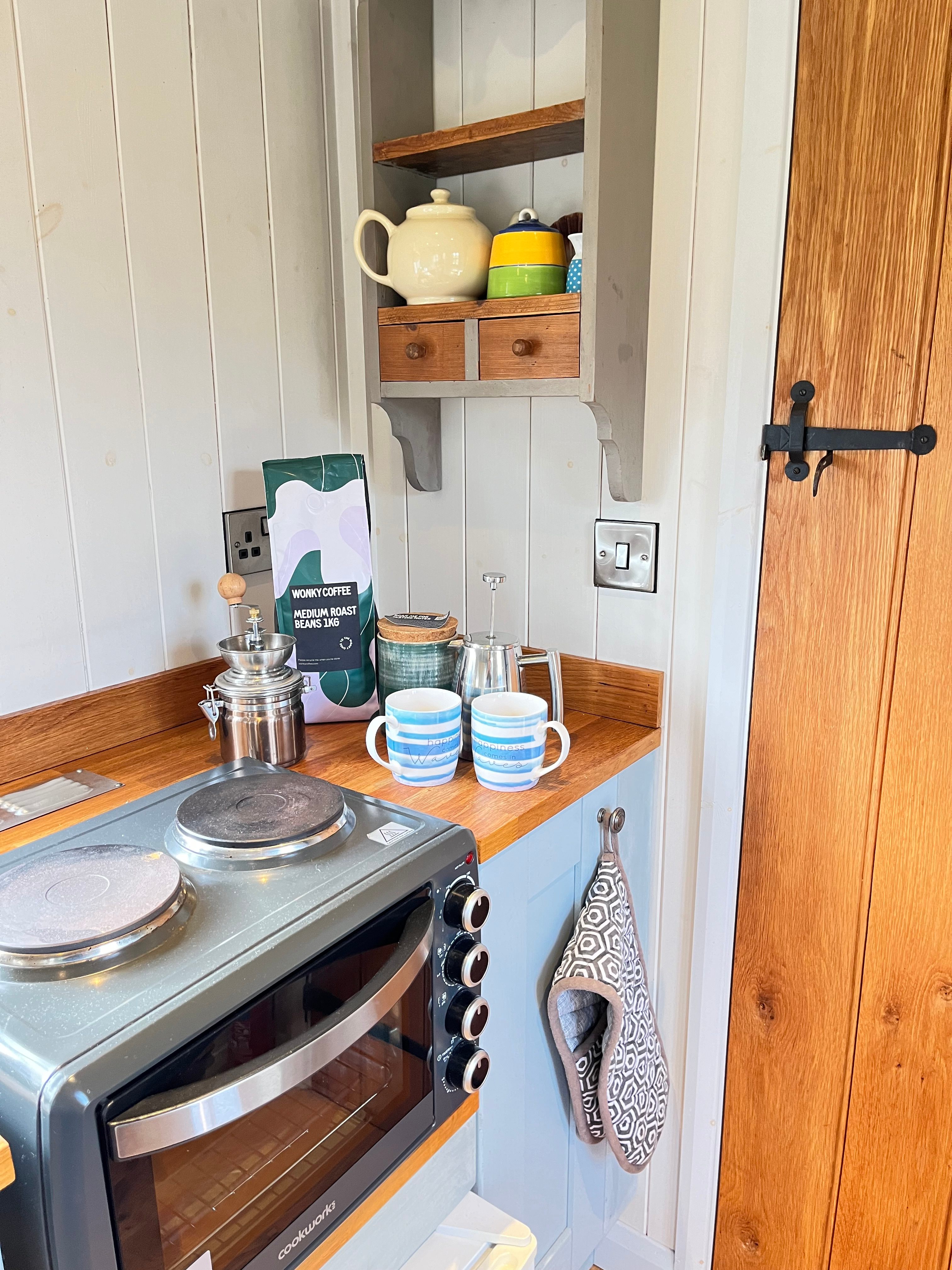 Y Cwt Cwtch Shepherds Hut Hob & Oven