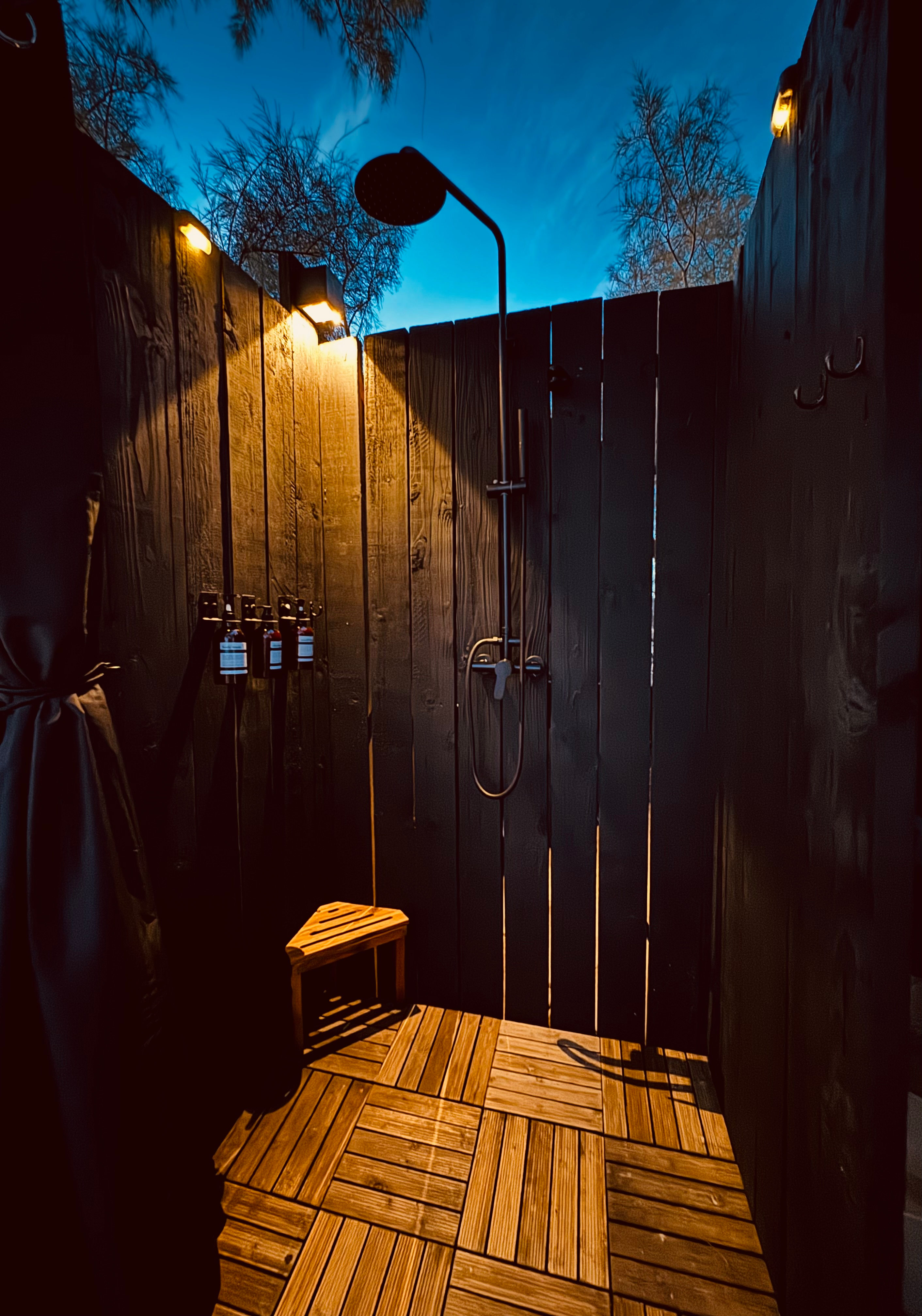 Rainfall Shower with filtered hot water and Organic toiletries 