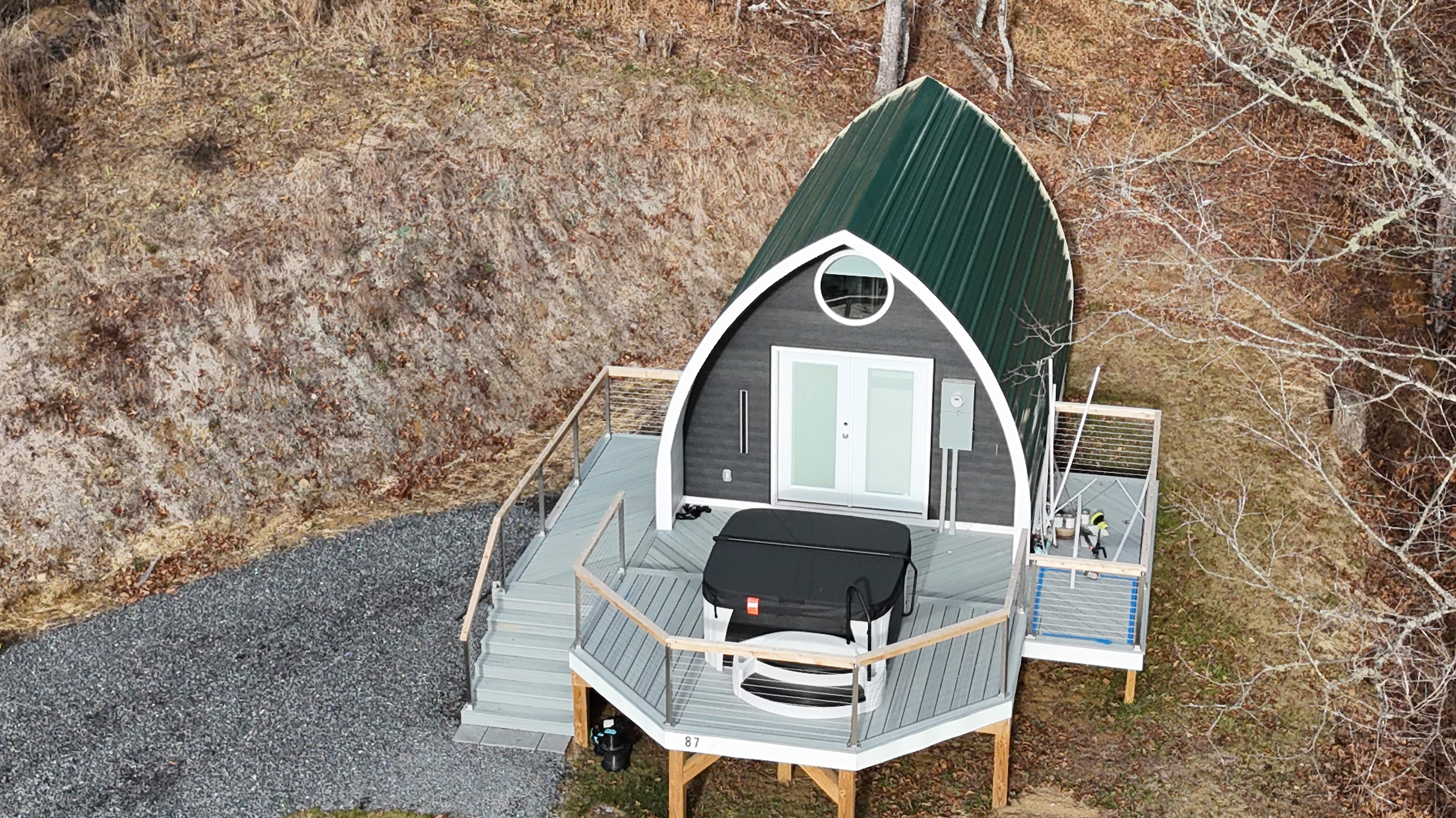 Romantic, hot tub, pet friendly