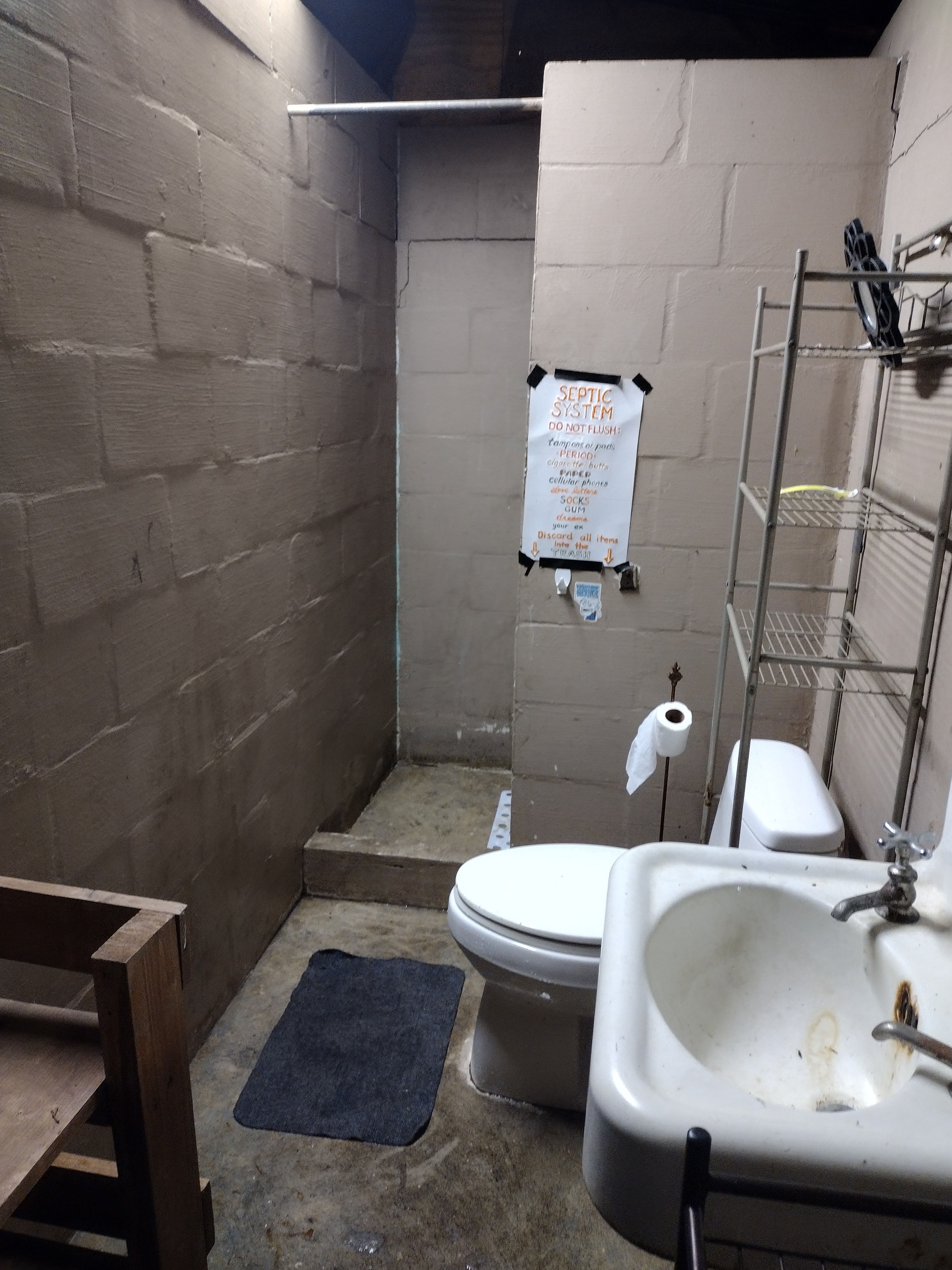 EJ's FunkyFamily FishCamp&FunnyFarm