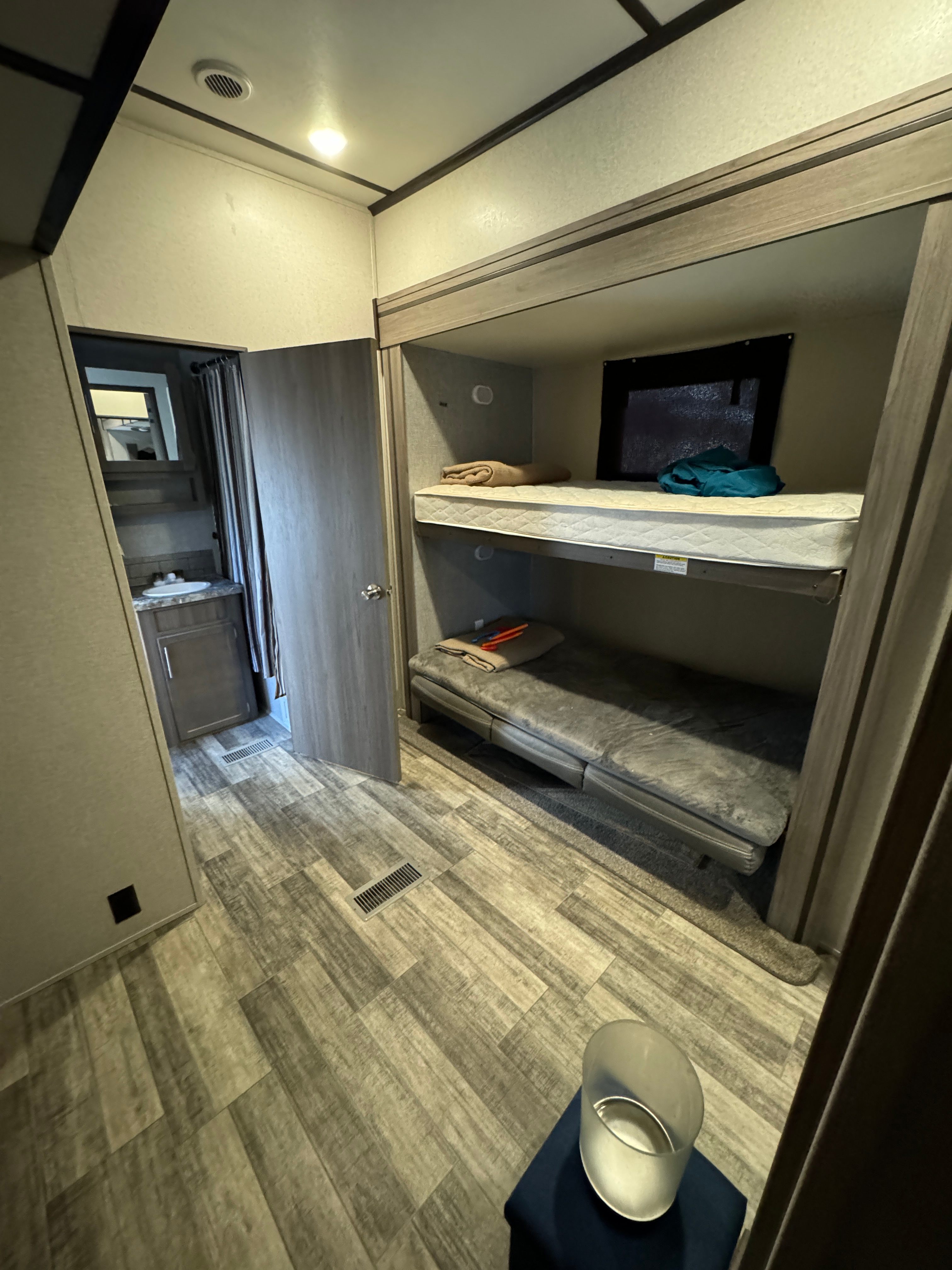 Huge 5th Wheel Lowndesville USA