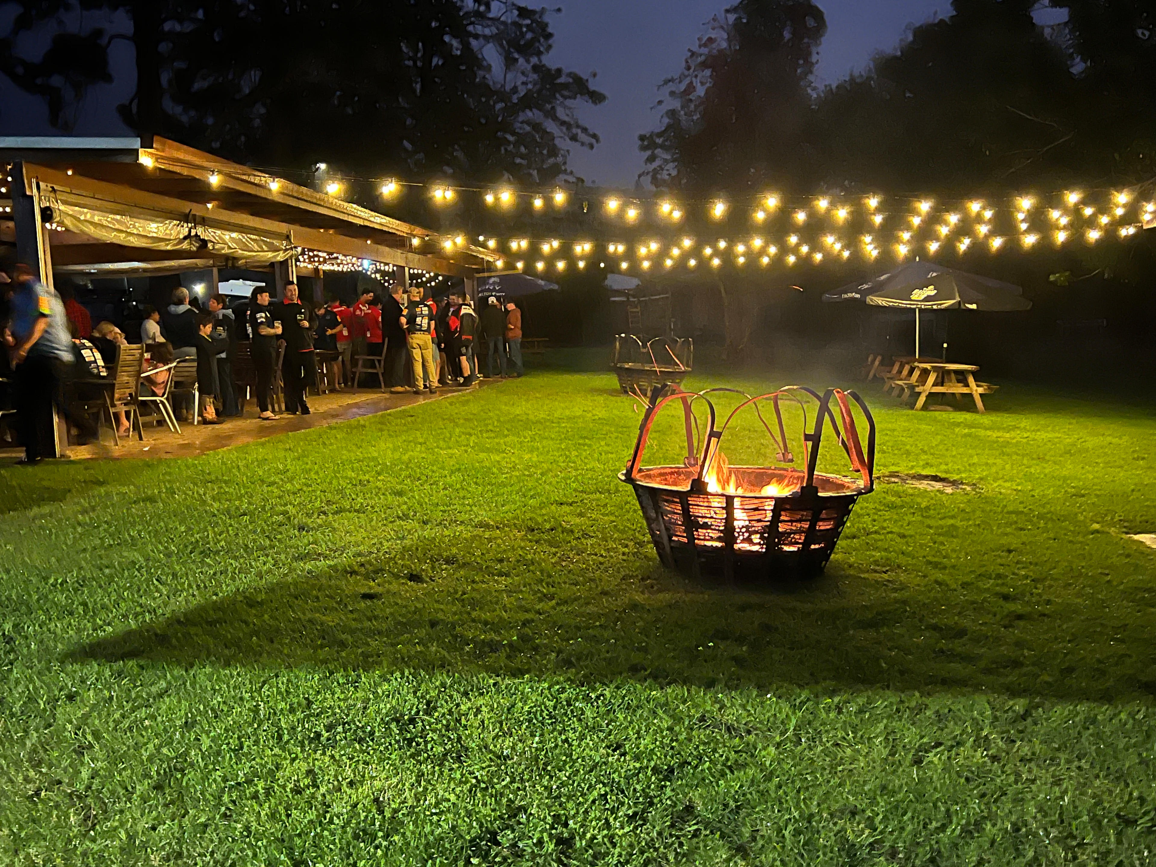 Riverside Camping - Long Flat Pub