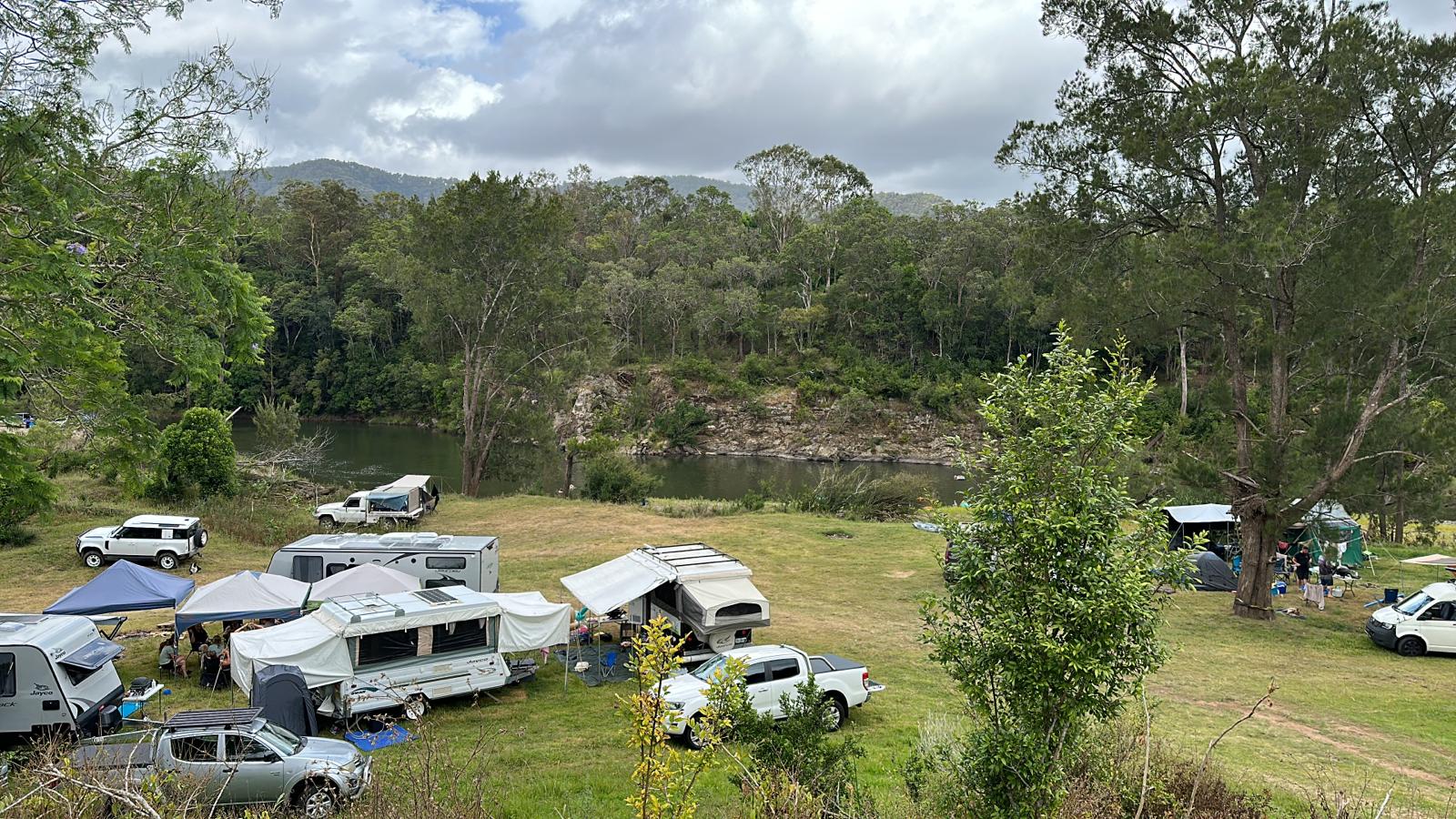 Long Flat Pub Riverside Camping