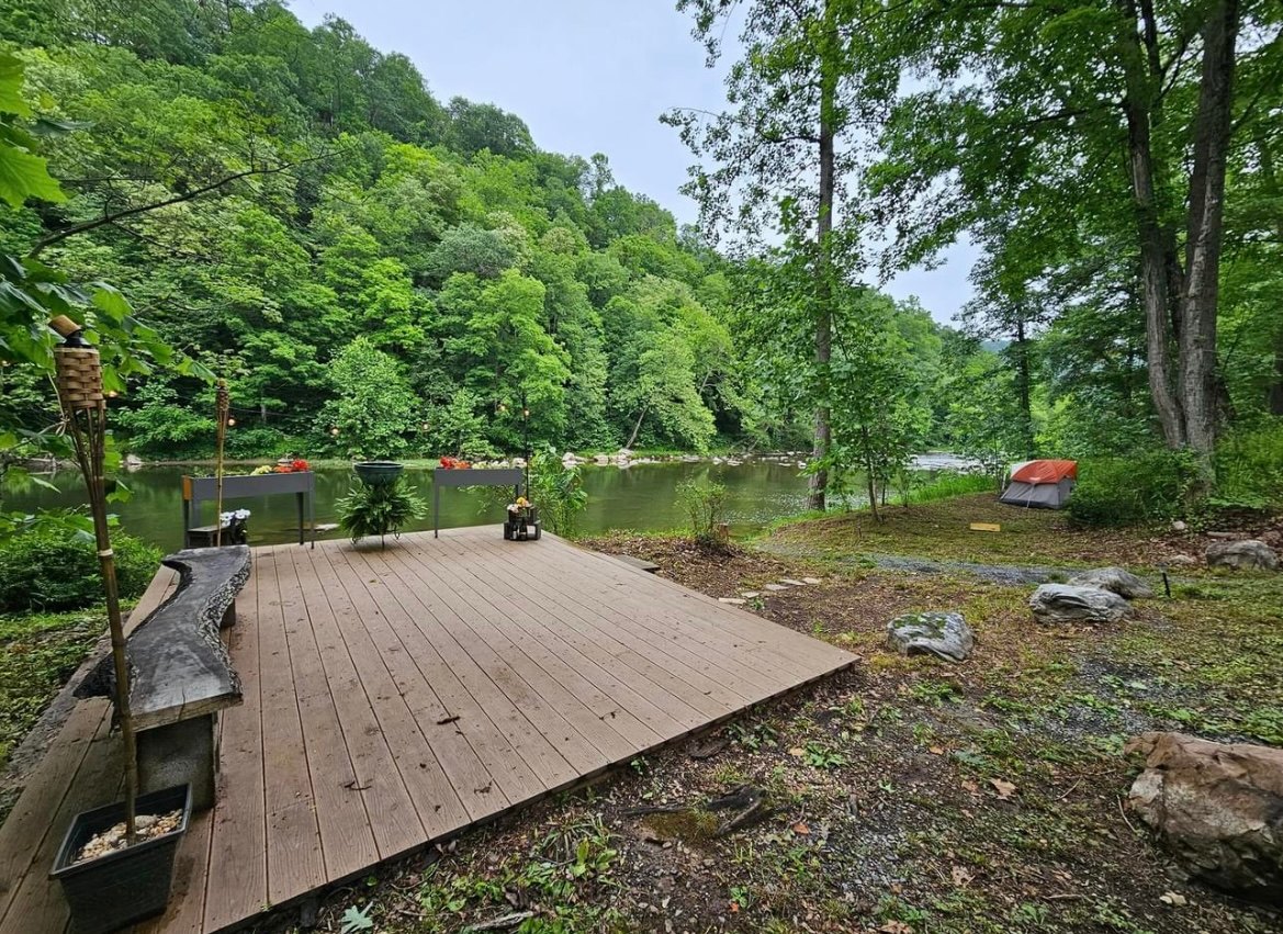 The Byrd's Nest on the River
