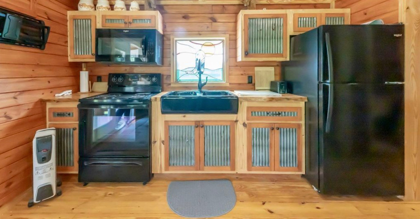 Rustic Tiny House with Dog Kennel!