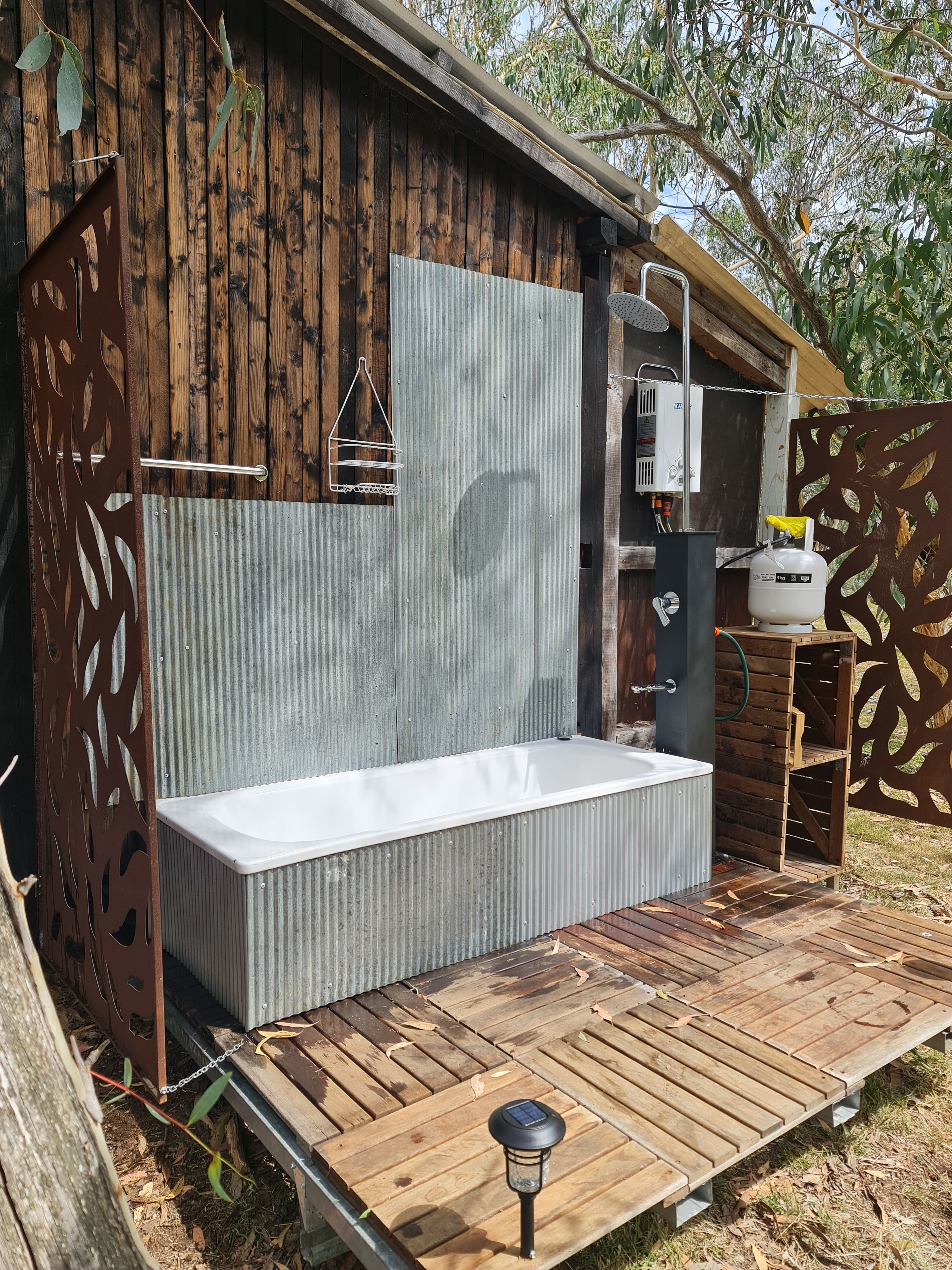 Outdoor open air shower/bath ideal for moon bathing or just enjoy a champers whilst star gazing.