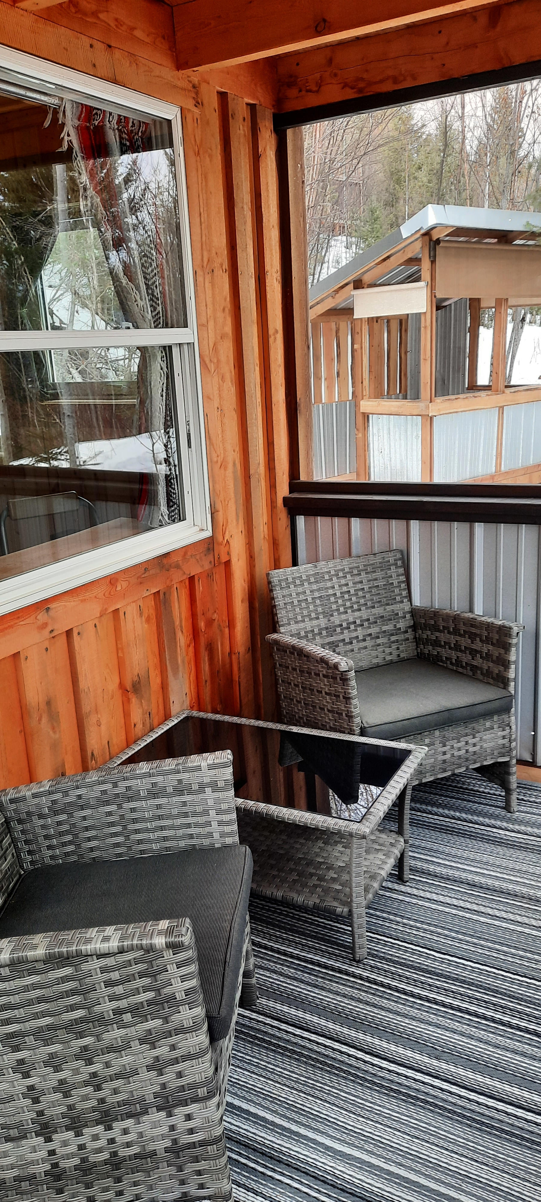 Moonraker Treehouse & Cabins