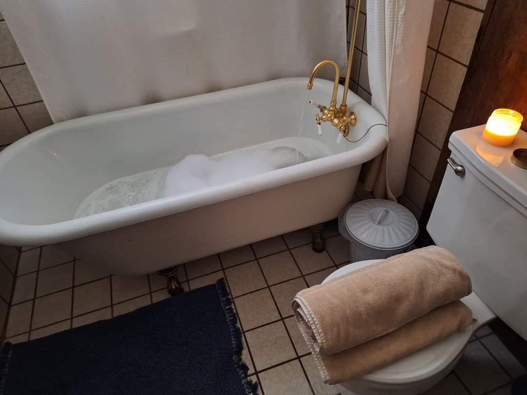 Magical Lost Sierra Bungalow!