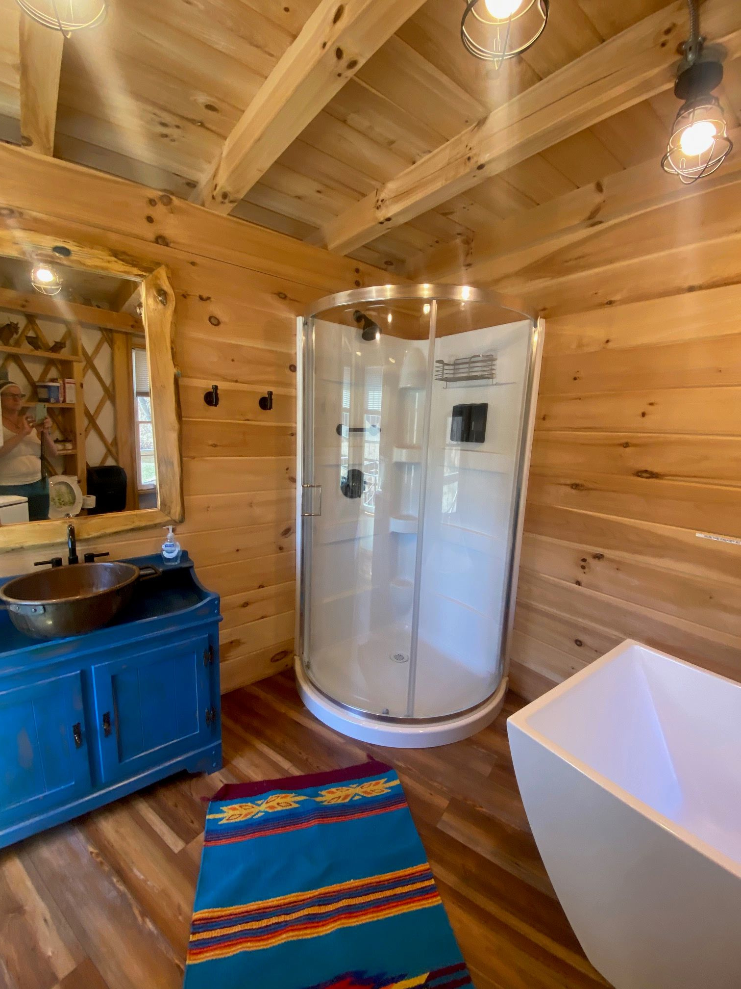 Magical Riverside Yurt w/hot tub