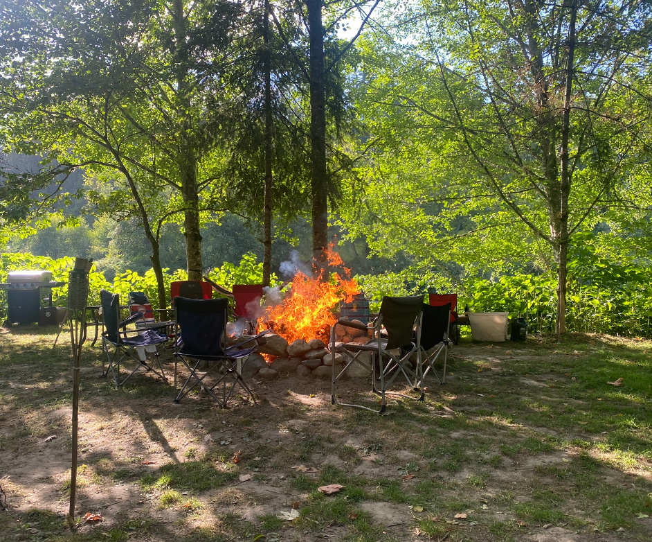Enormous fire pit. Smaller fire pit near campsites as well. 