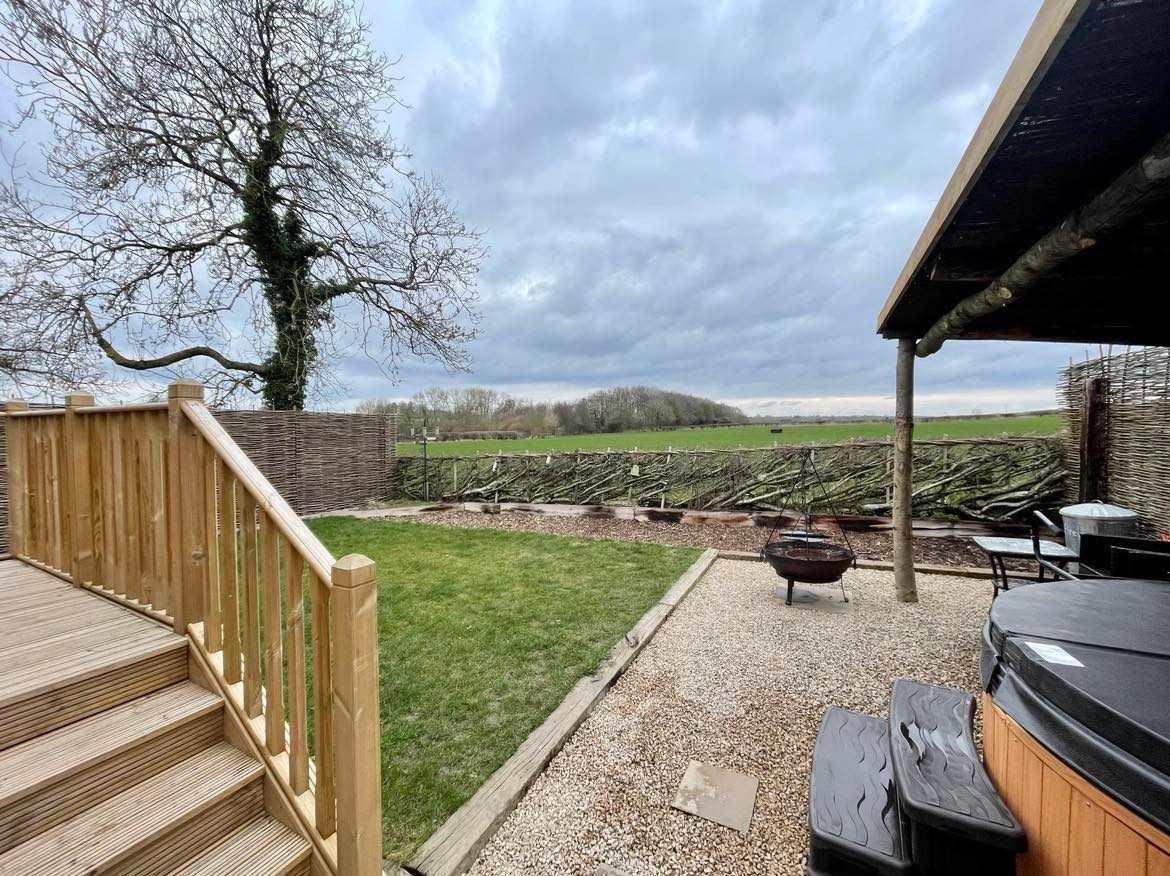 Luxury Shepherds Hut with Hot Tub