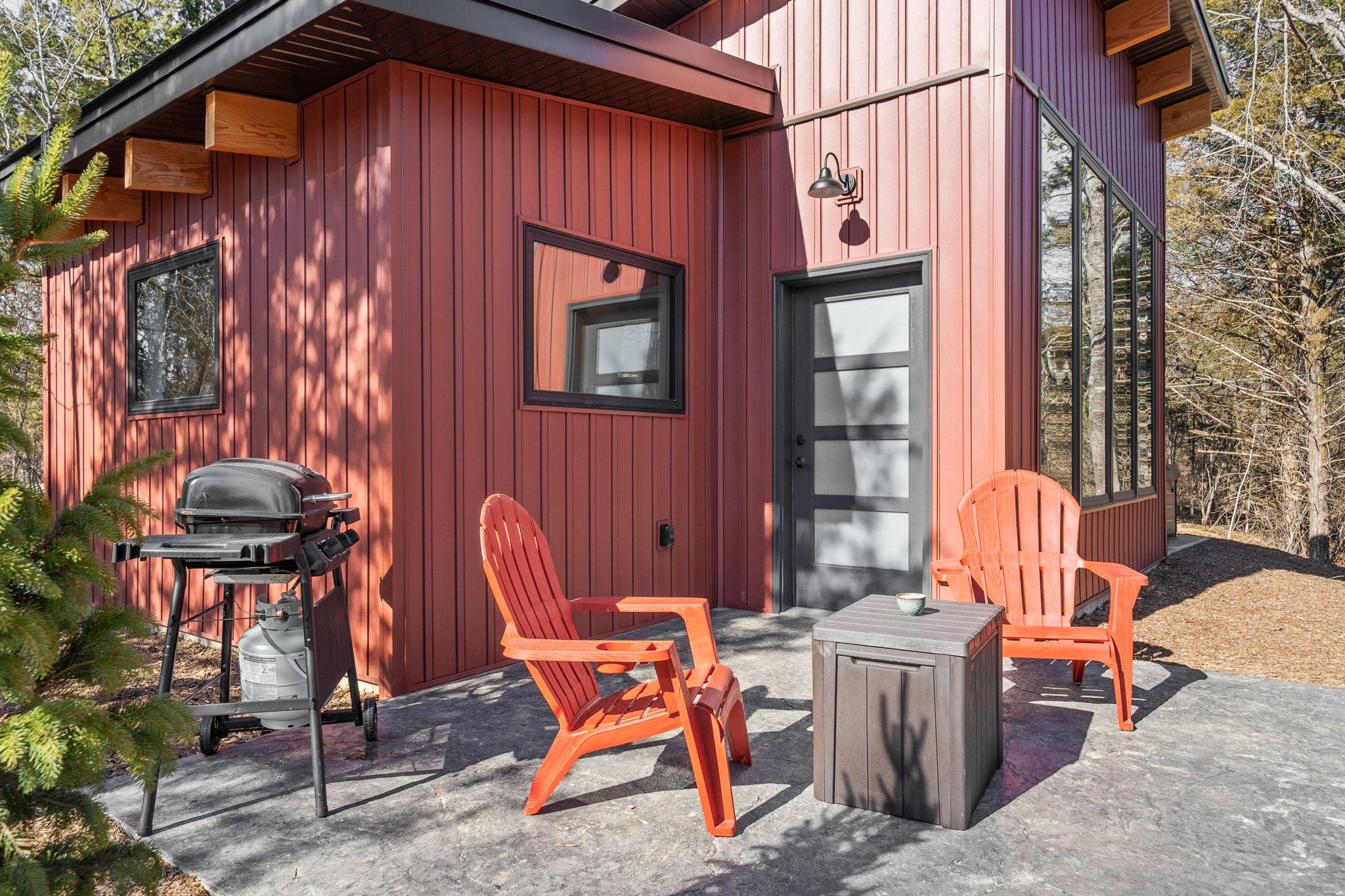 Secluded Wooded Cabin - Lakeside