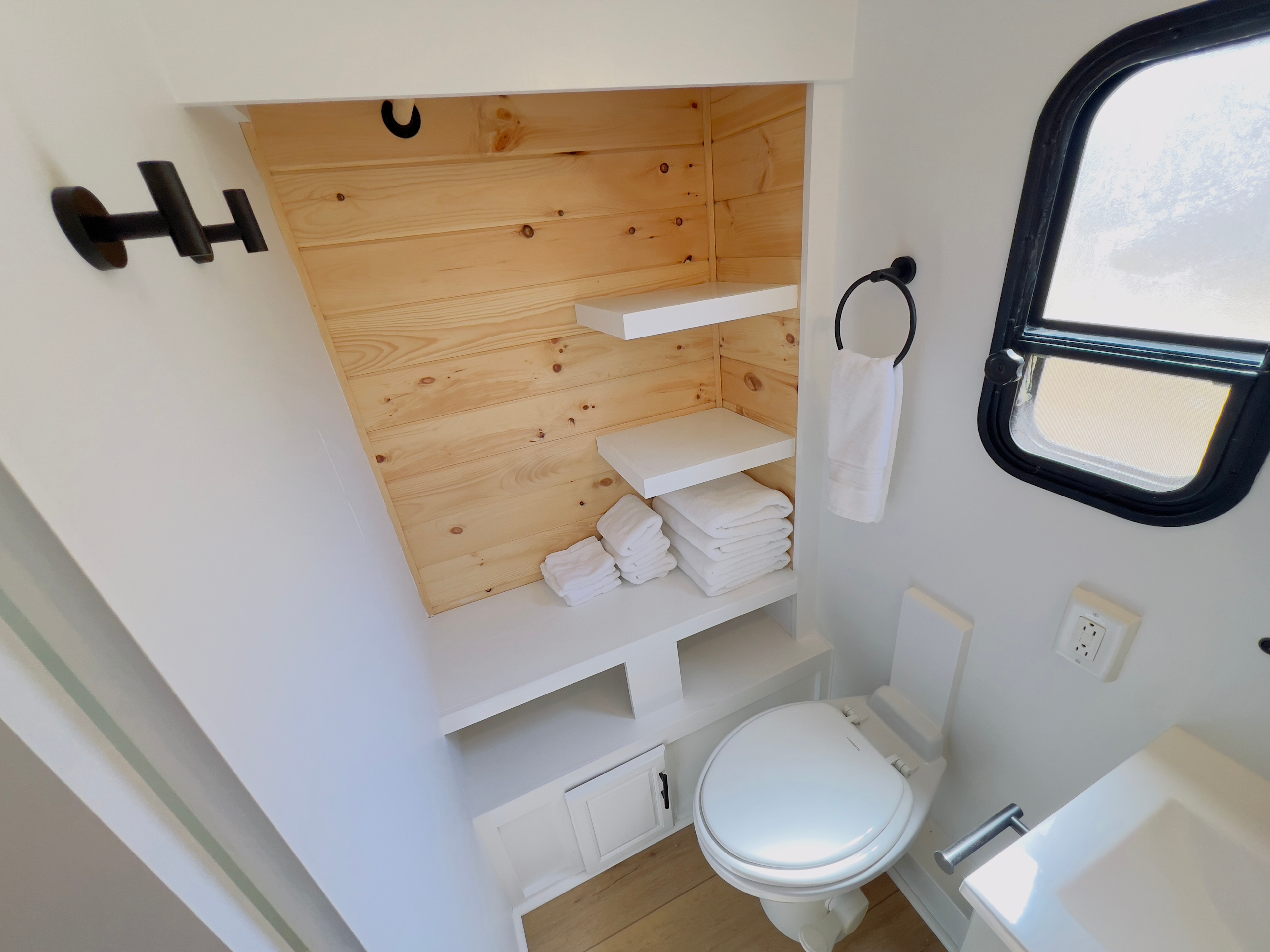 Private Cozy Camper Near Beaches