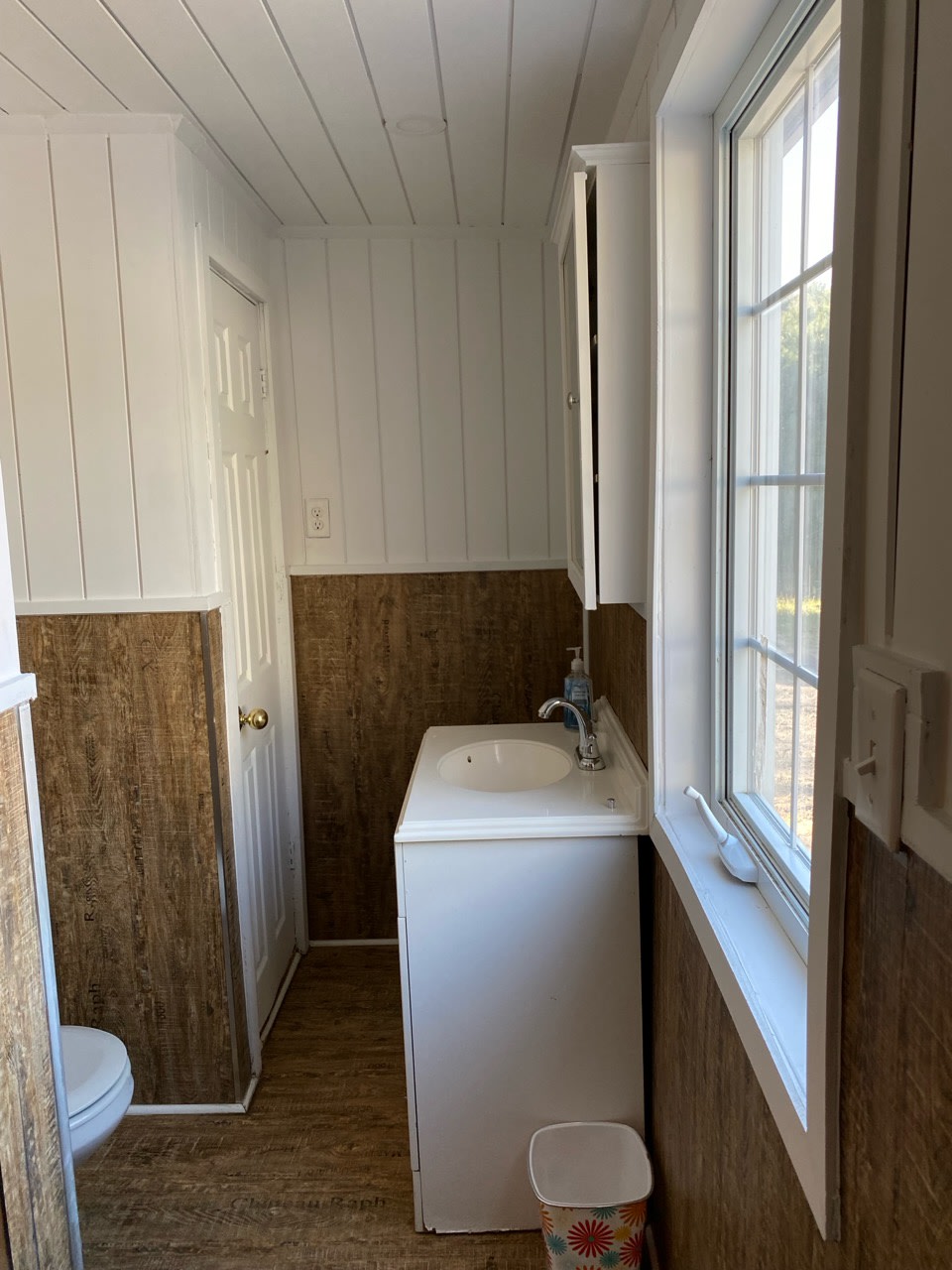 Cozy Woodland Bunkie-Outdoor Shower