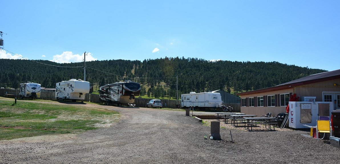 No Name City Luxury Cabins & RV