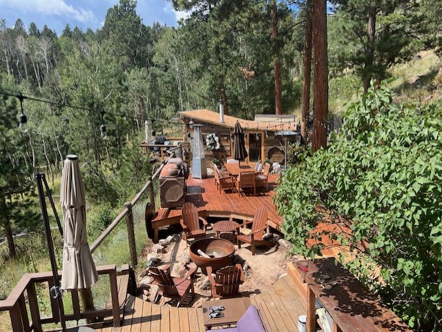 Front of cabin and entrance way.