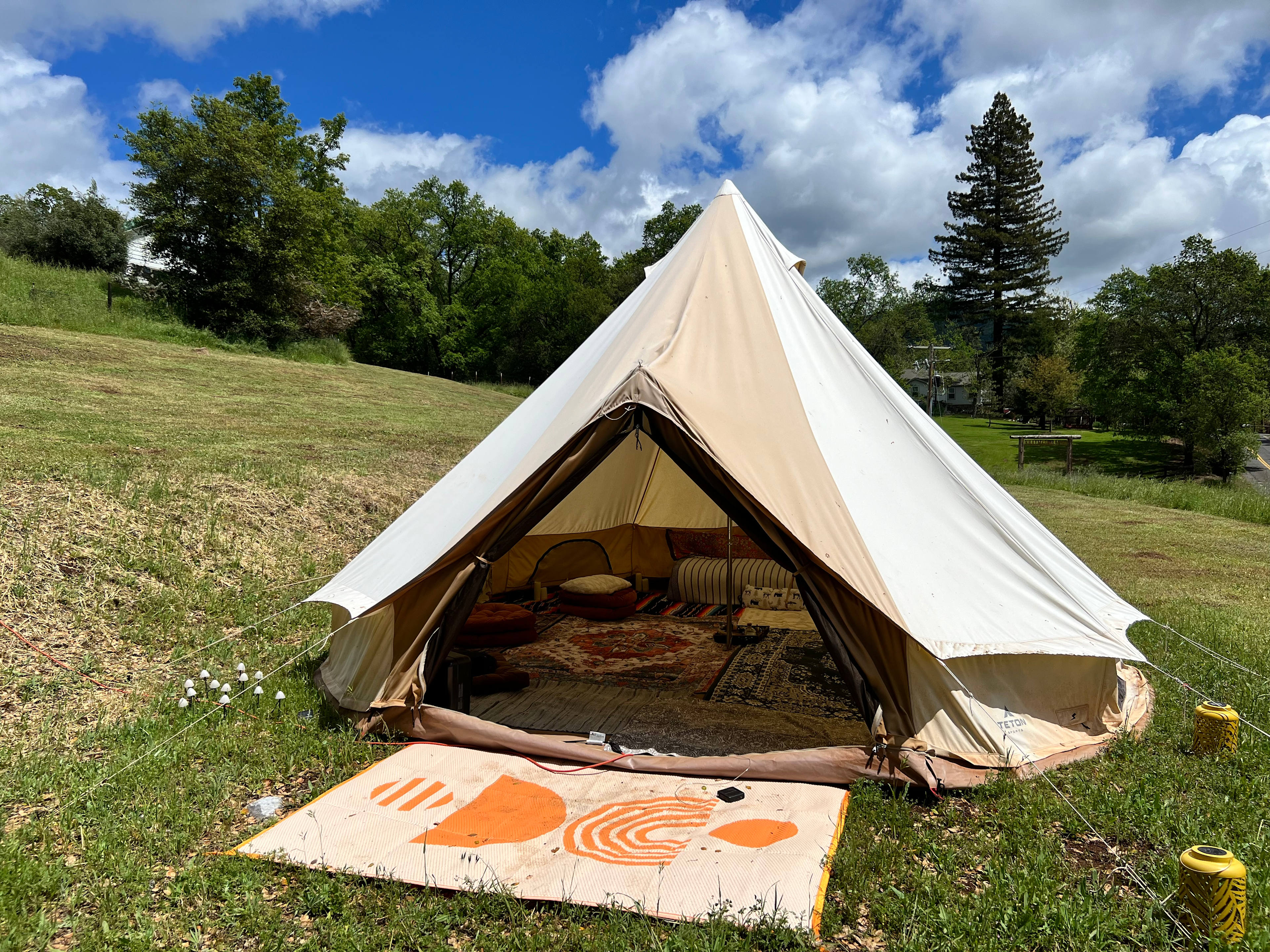Sprawling Columbia Glamp Site