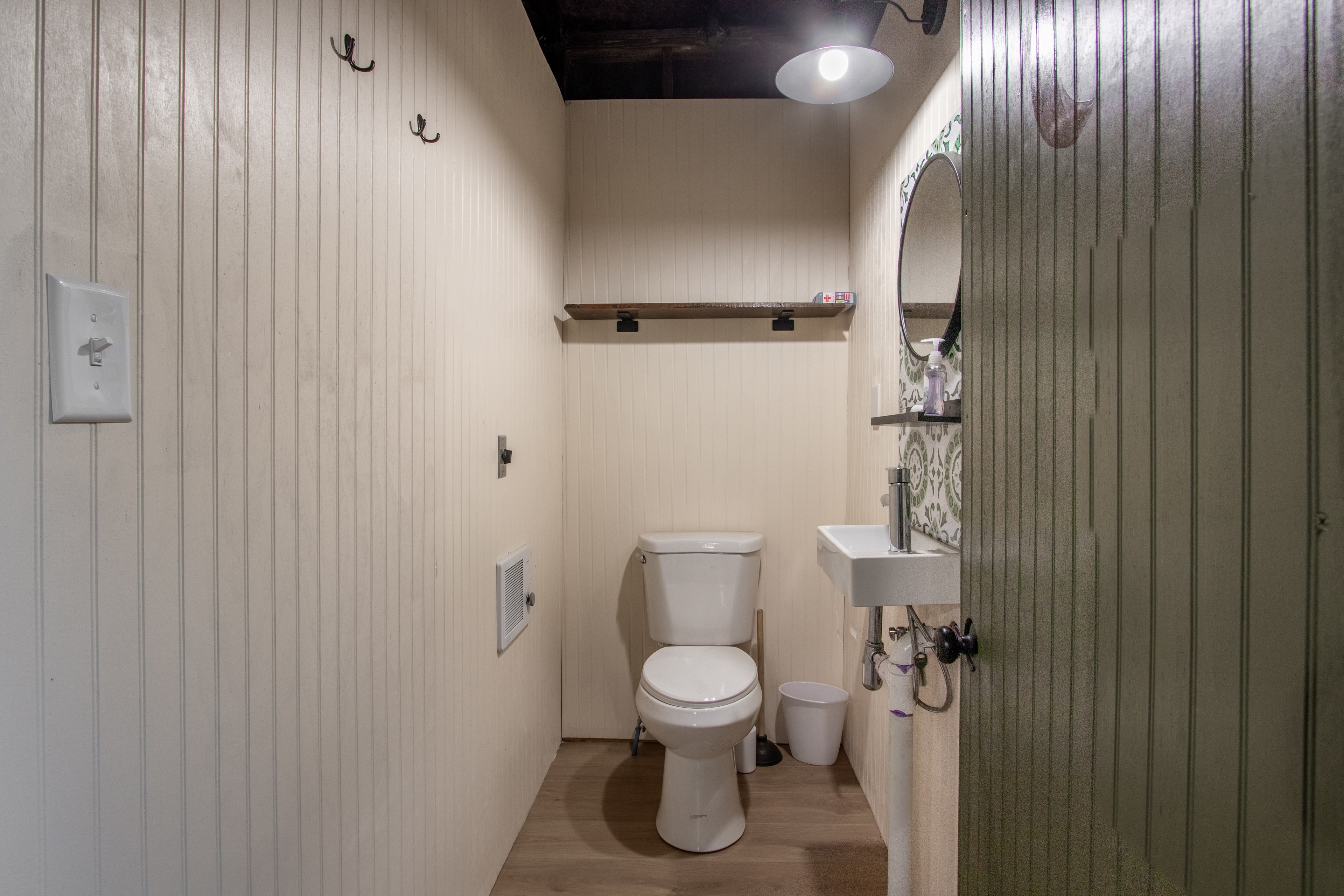 Magic Acres Farm - Bus Glamping