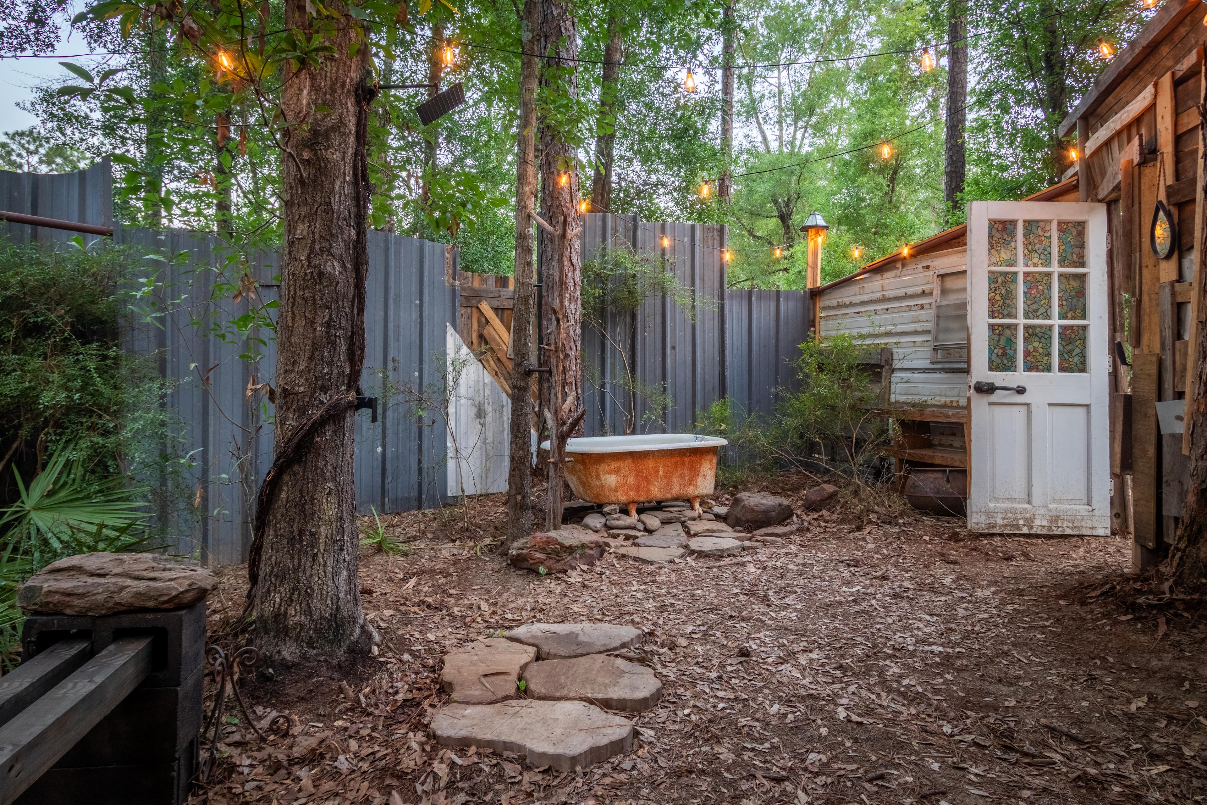 Magic Acres Farm - Bus Glamping