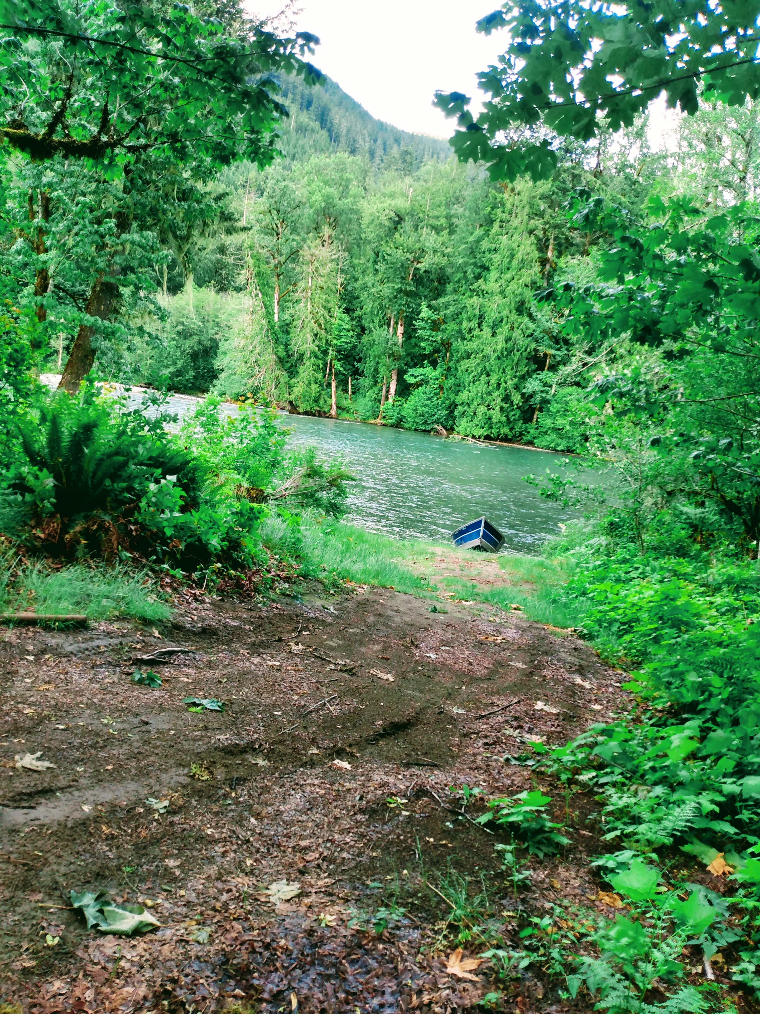 The shared boat ramp area between site 1 and site 2