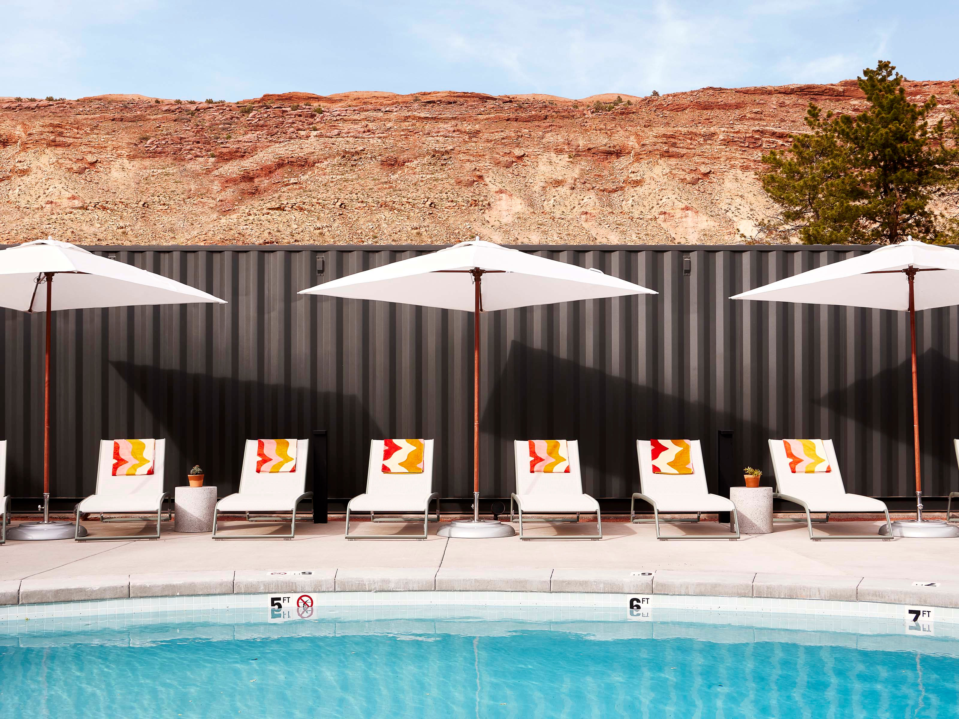 Field Station Moab - showers, pool