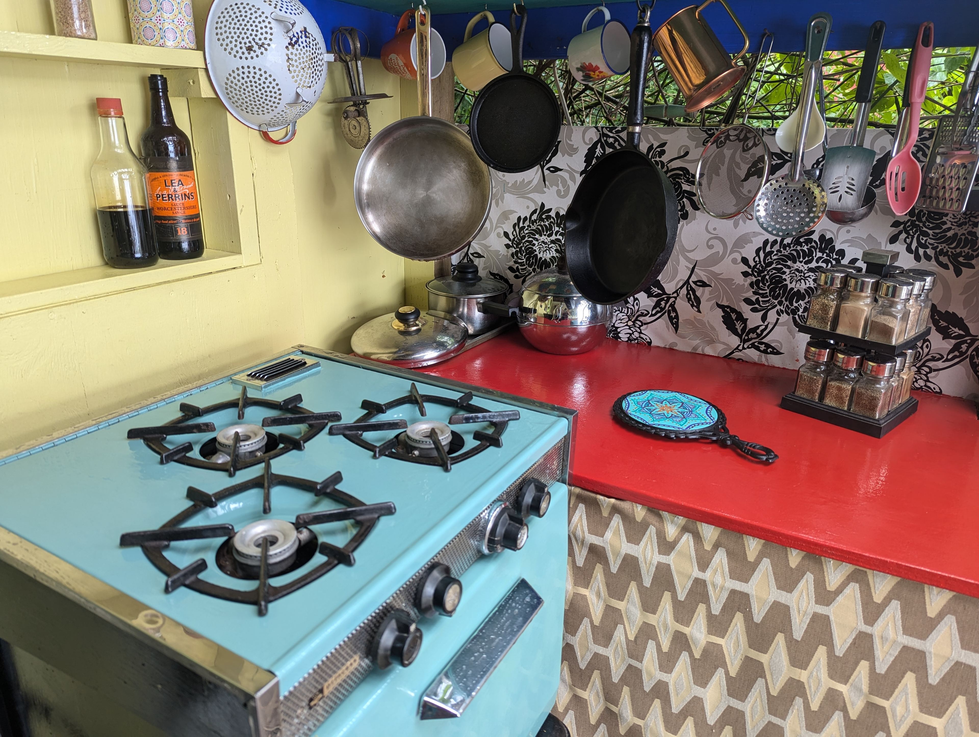 Sweet Beach House-edge of water