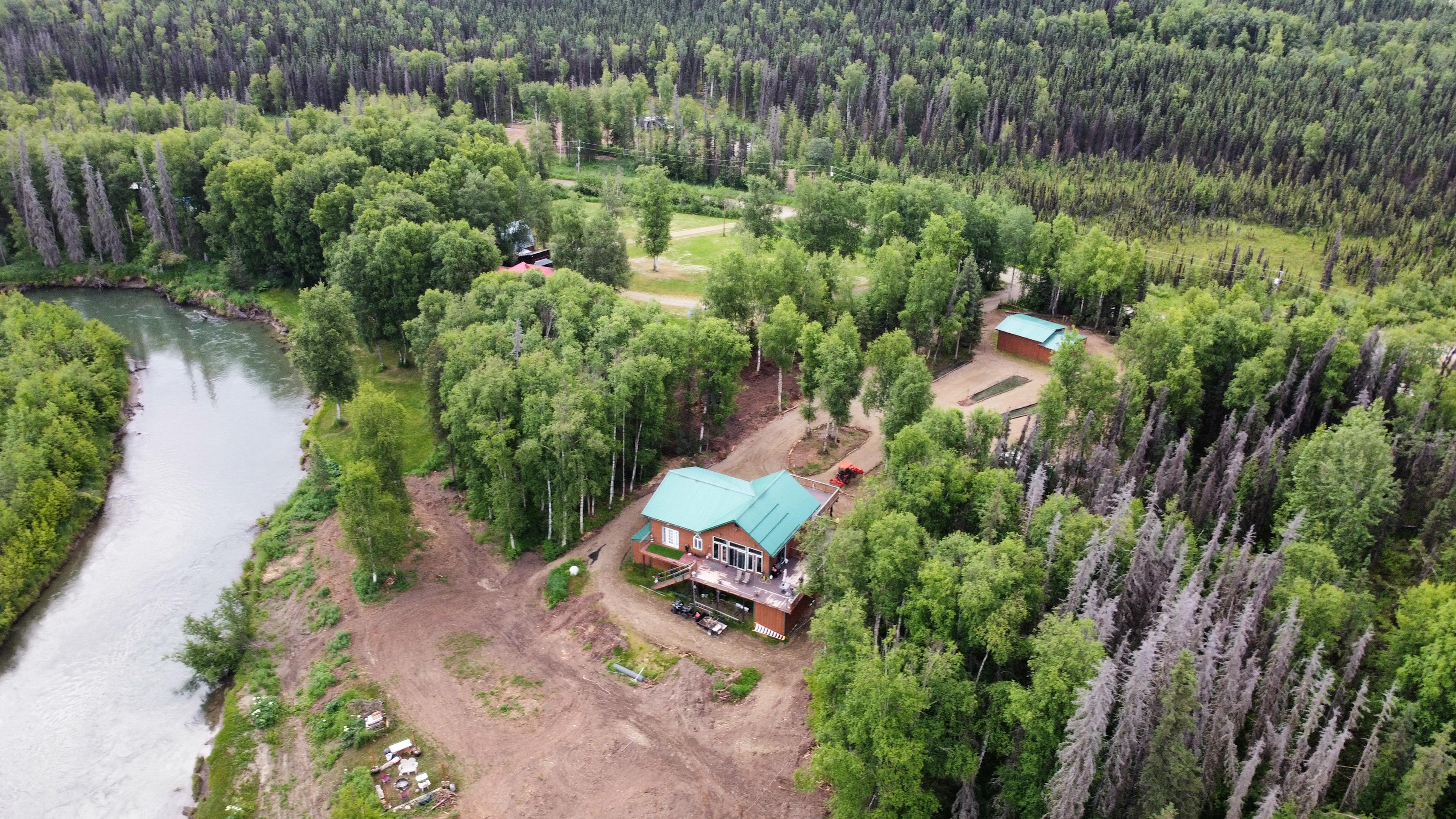 HiJo's Alaska Riverside Retreat