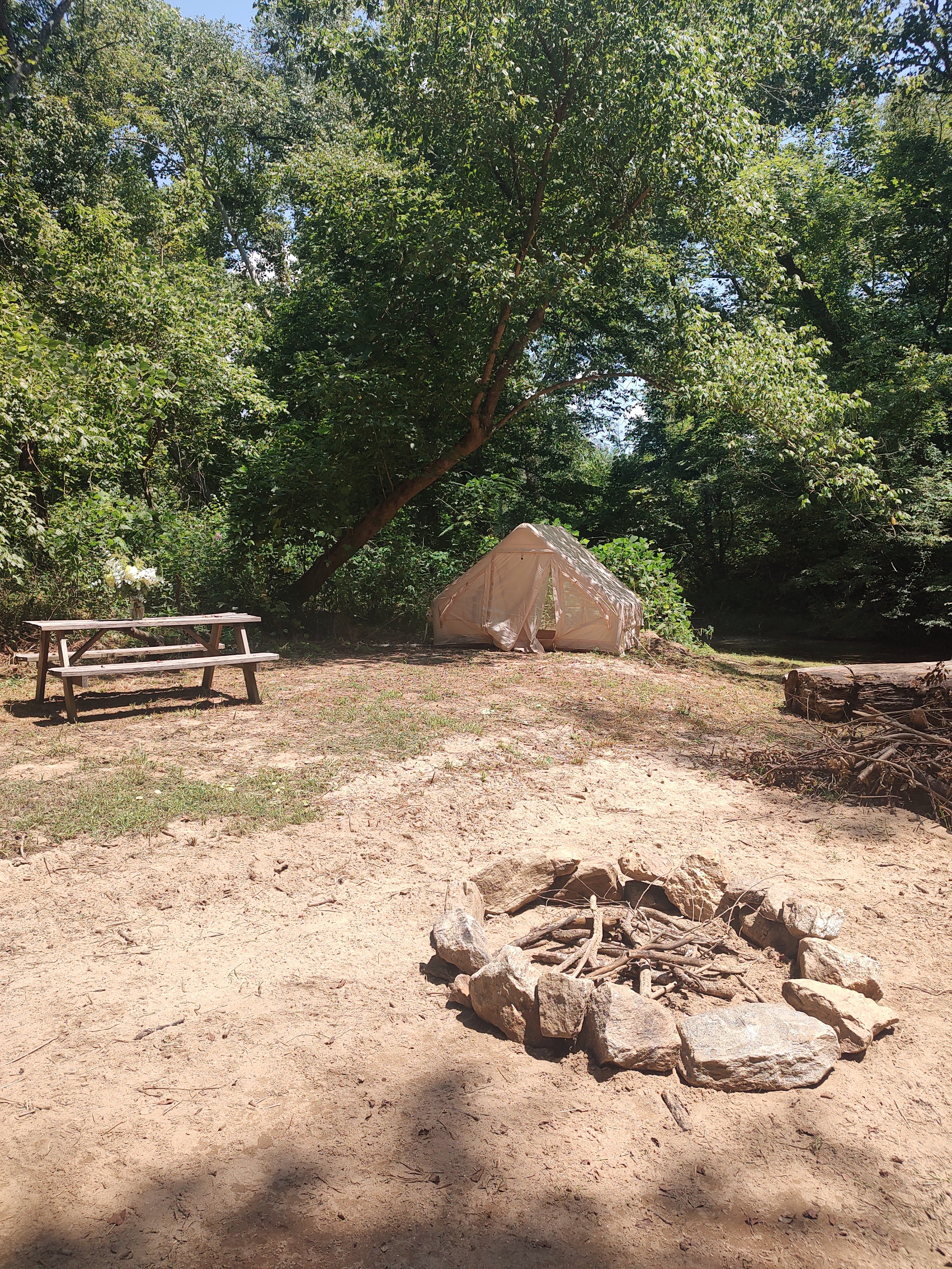 Broken Oak Riverside Getaway