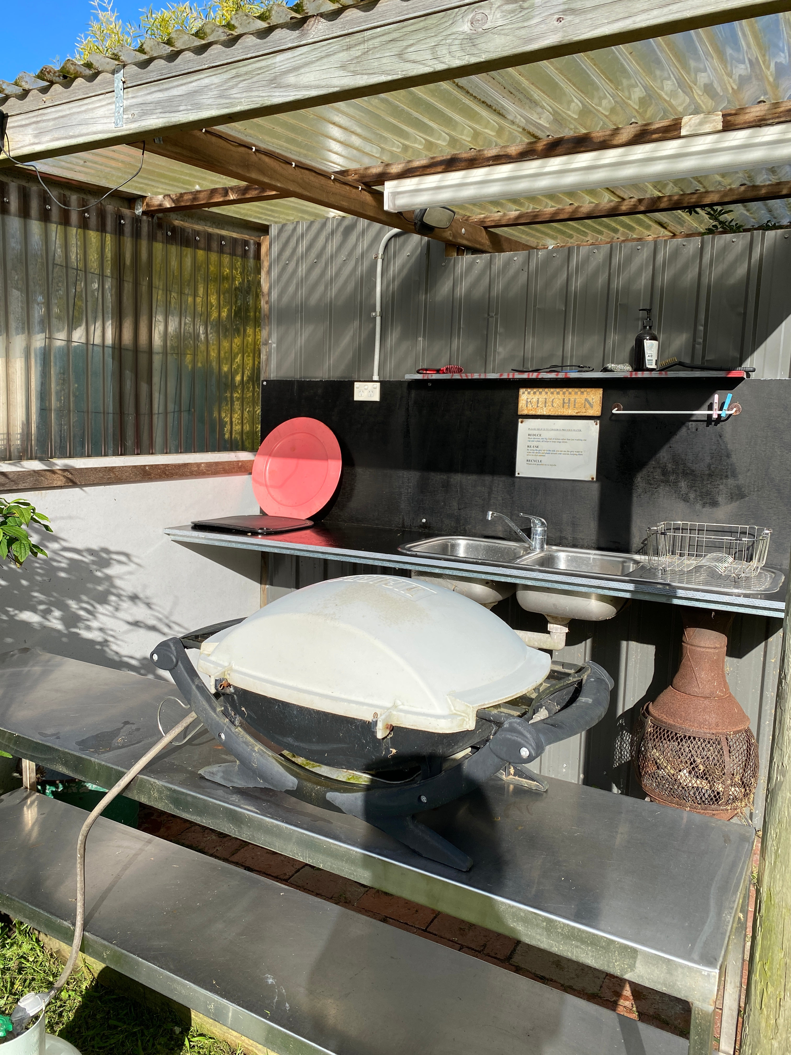 Communal washing up area with hot/cold running water.