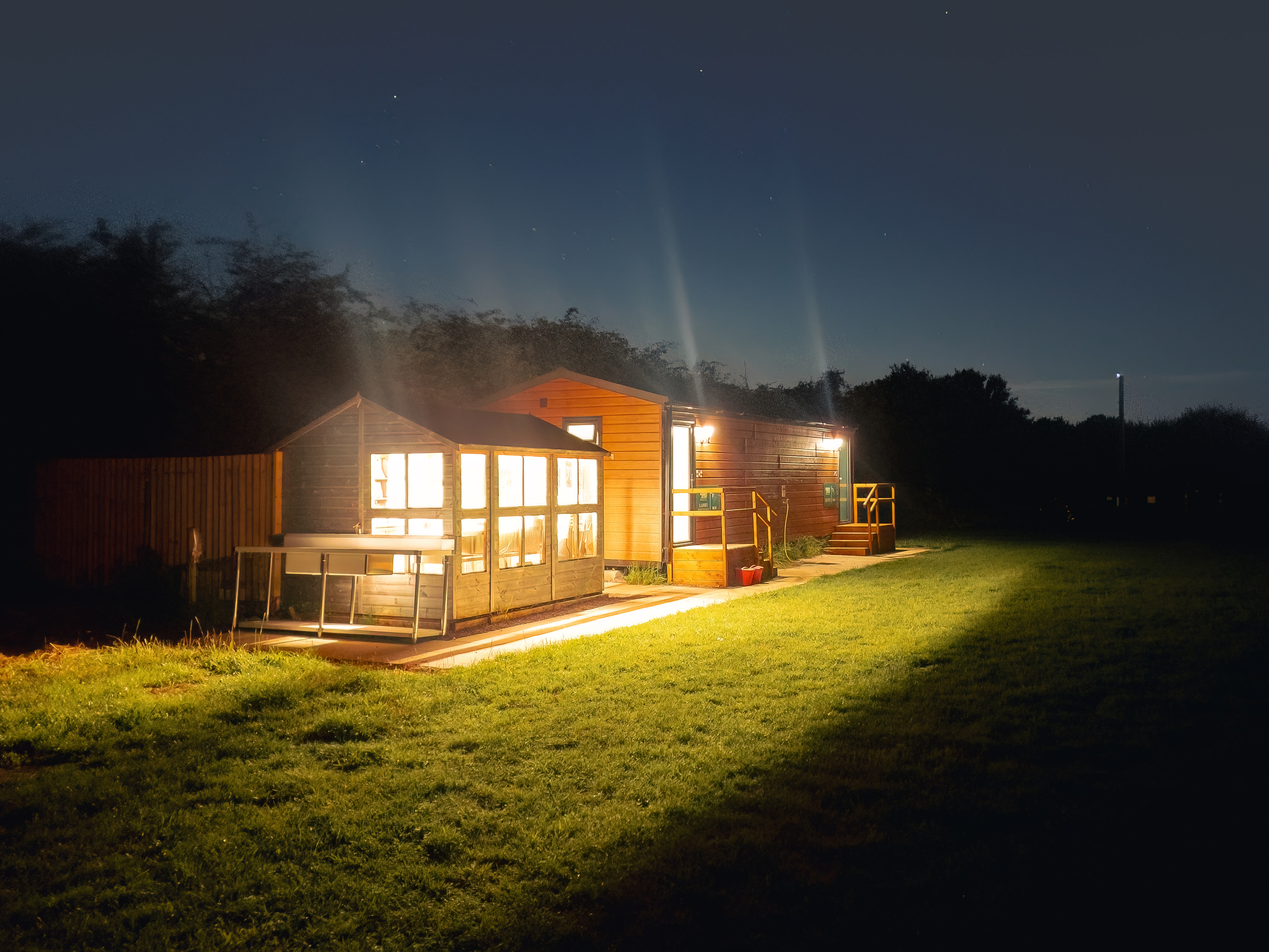 The site has great facilities on site with hot water, flushing toilets and showers.