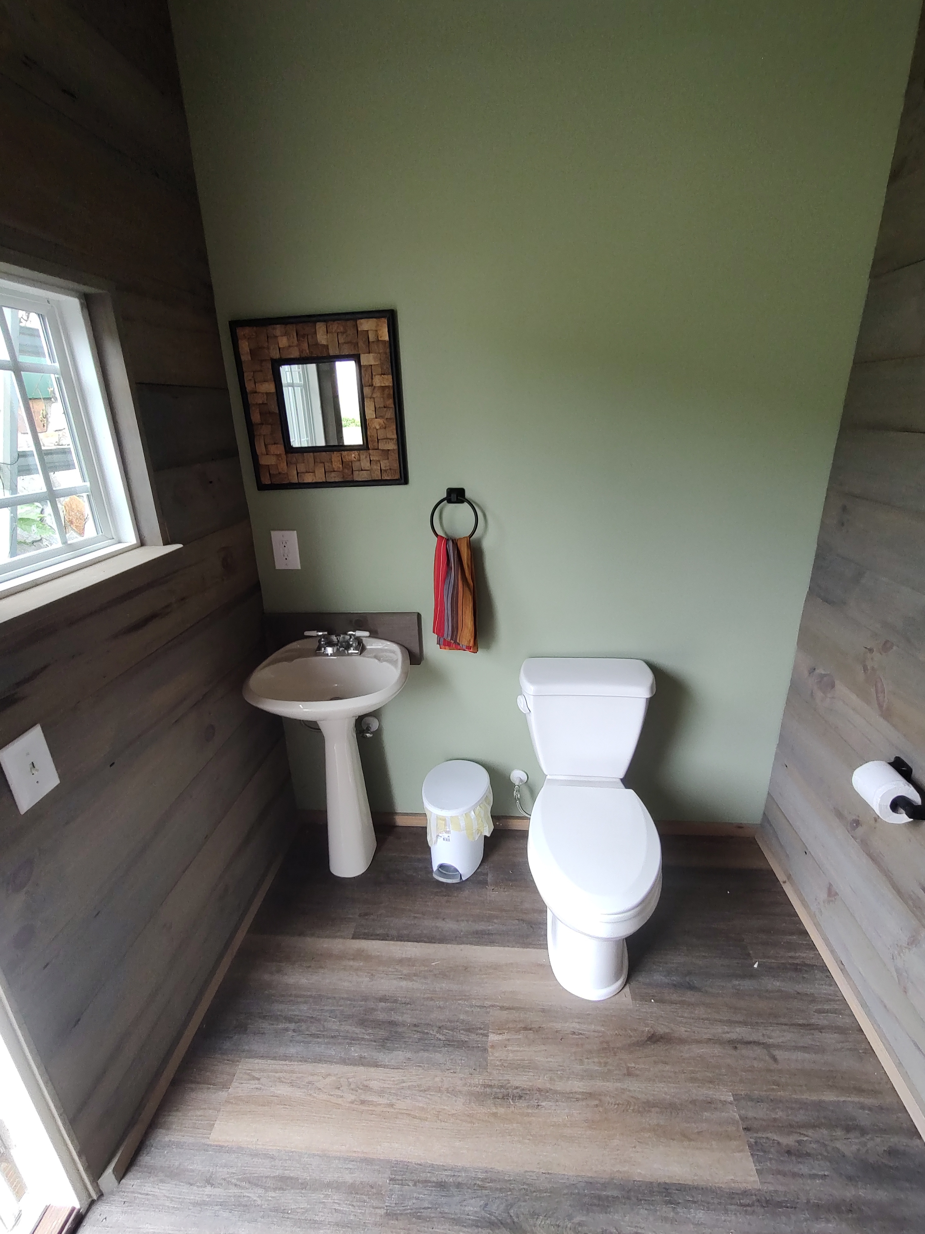 Broken Oak Riverside Getaway