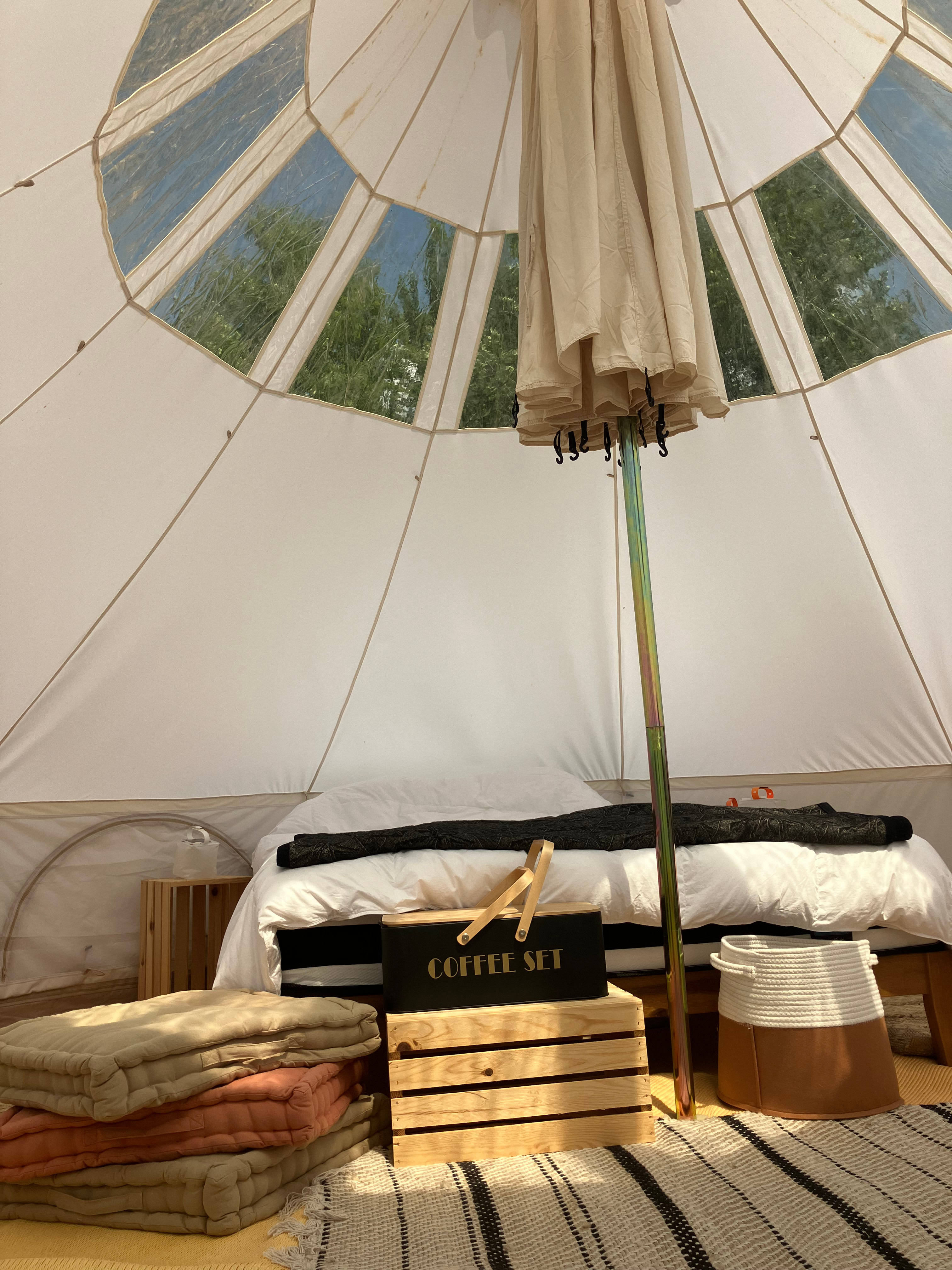 Interior - queen bed with hotel linens, solar lanterns, soft furnishings and coffee making set.