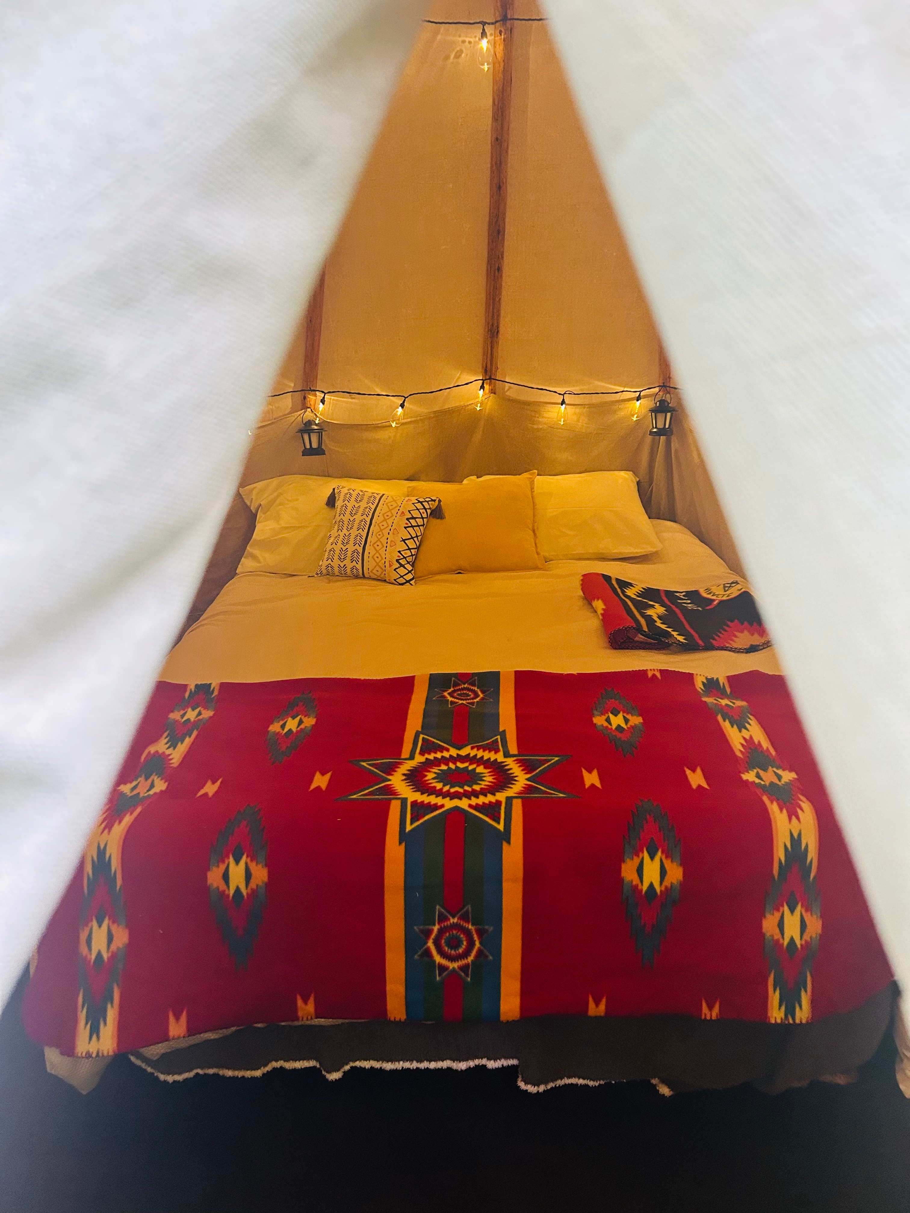 Tipi Glamping & Jacuzzi for couples