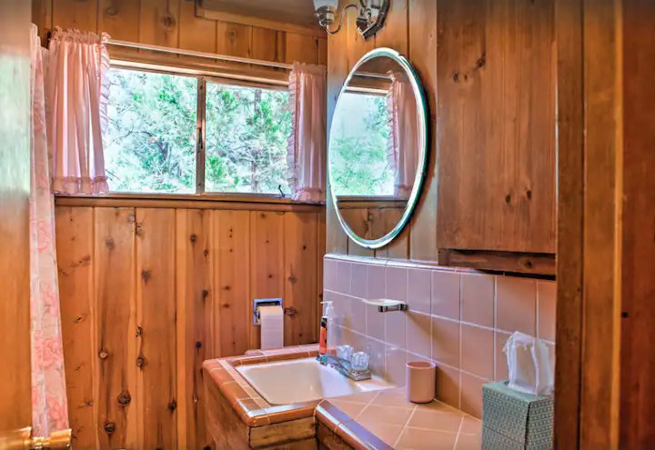 Gorgeous Hardwood Cabin in Wrightwood