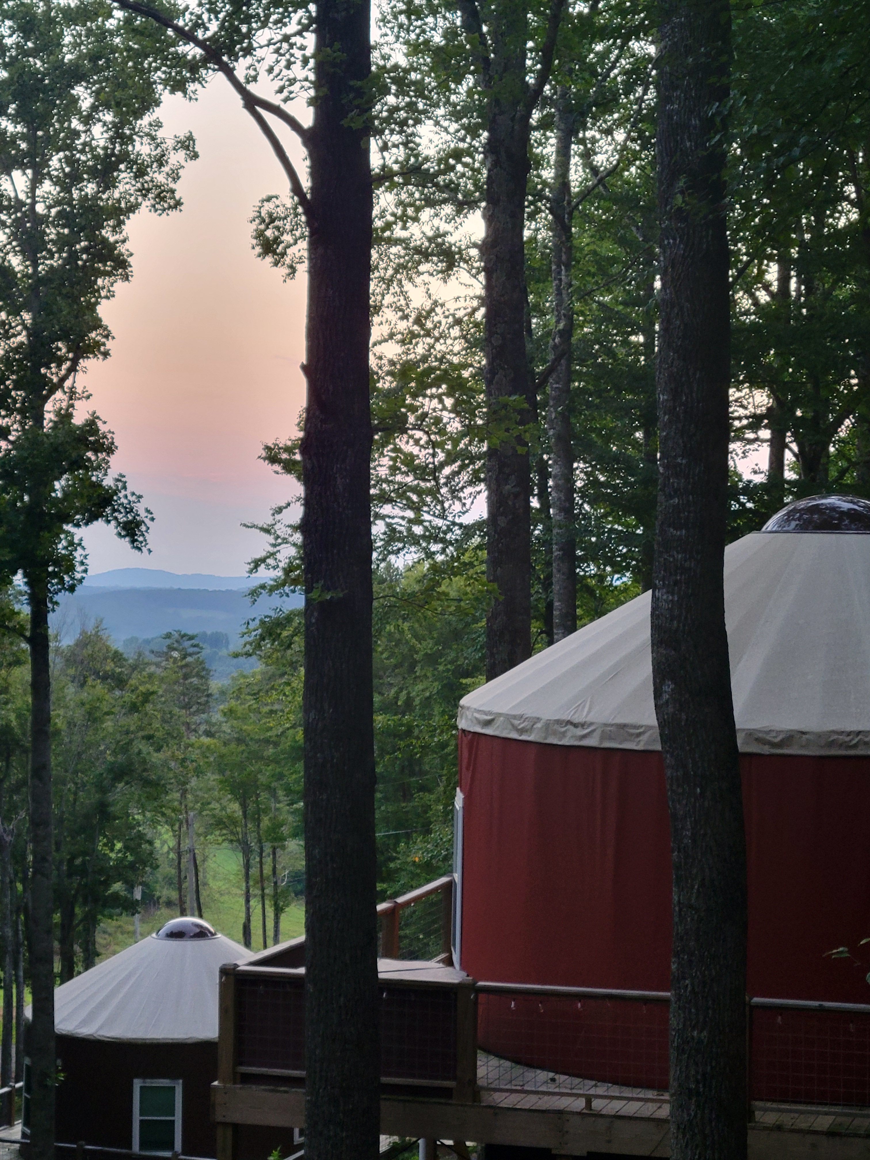WindSong in the treetops/hot tub