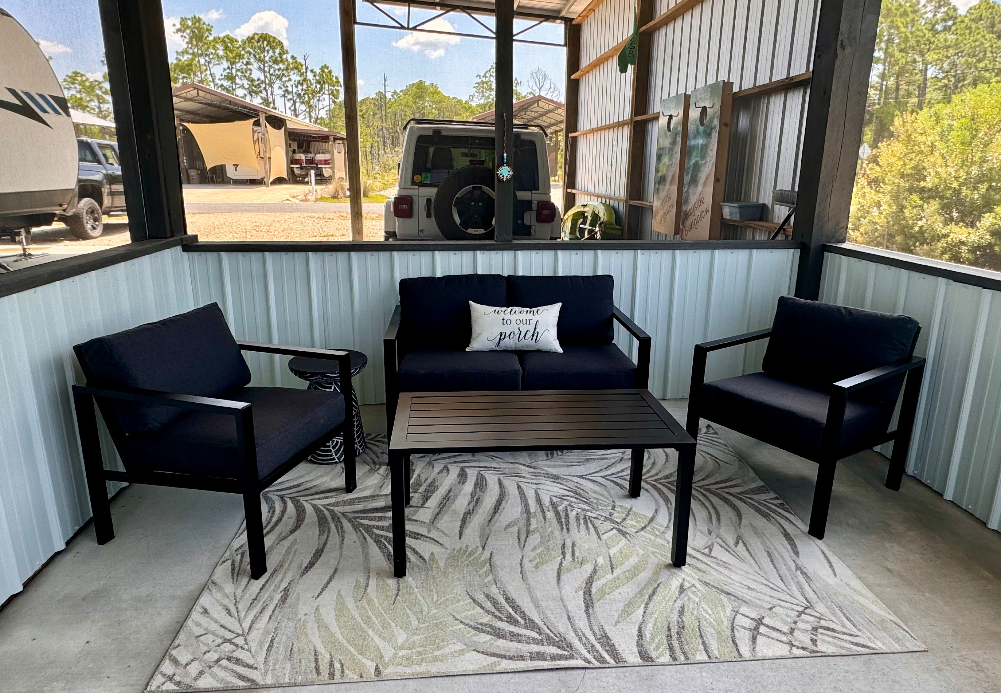 New in August 2024: Sofa & chairs in Lanai 
